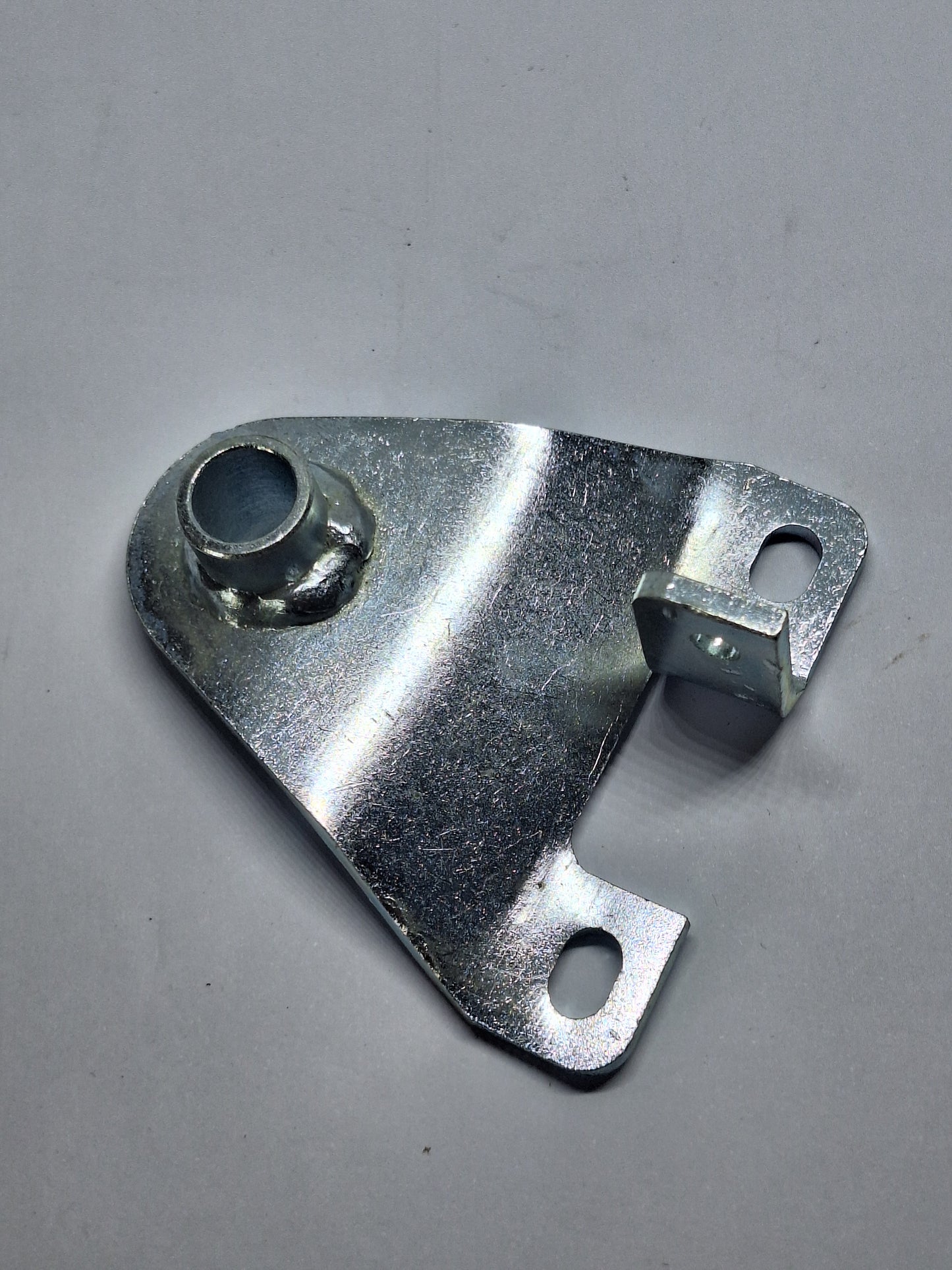 Uitlaat bevestigingsplaat Tomos 4L ( 205.896 )