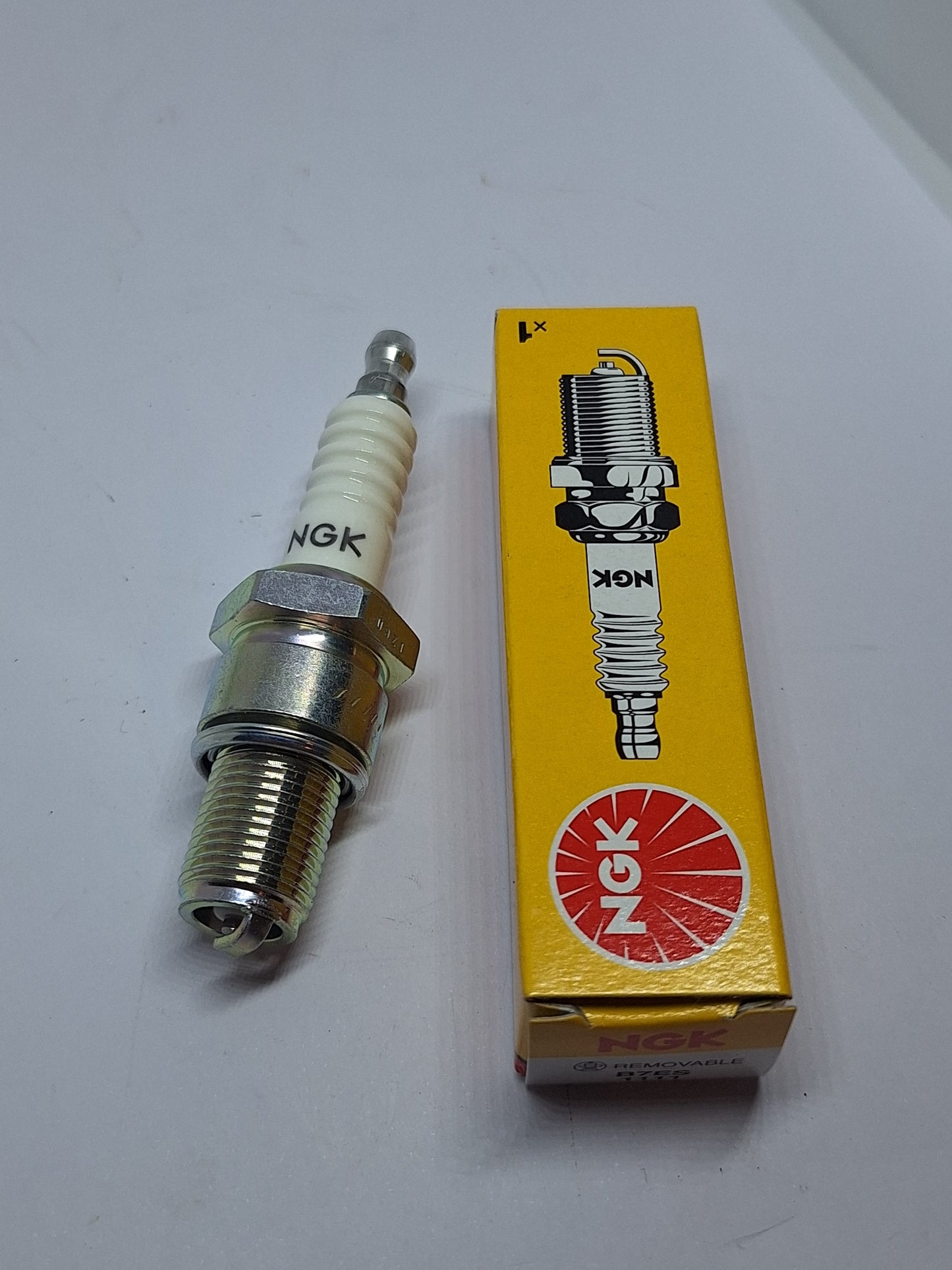 Bougie NGK B7ES lange schacht