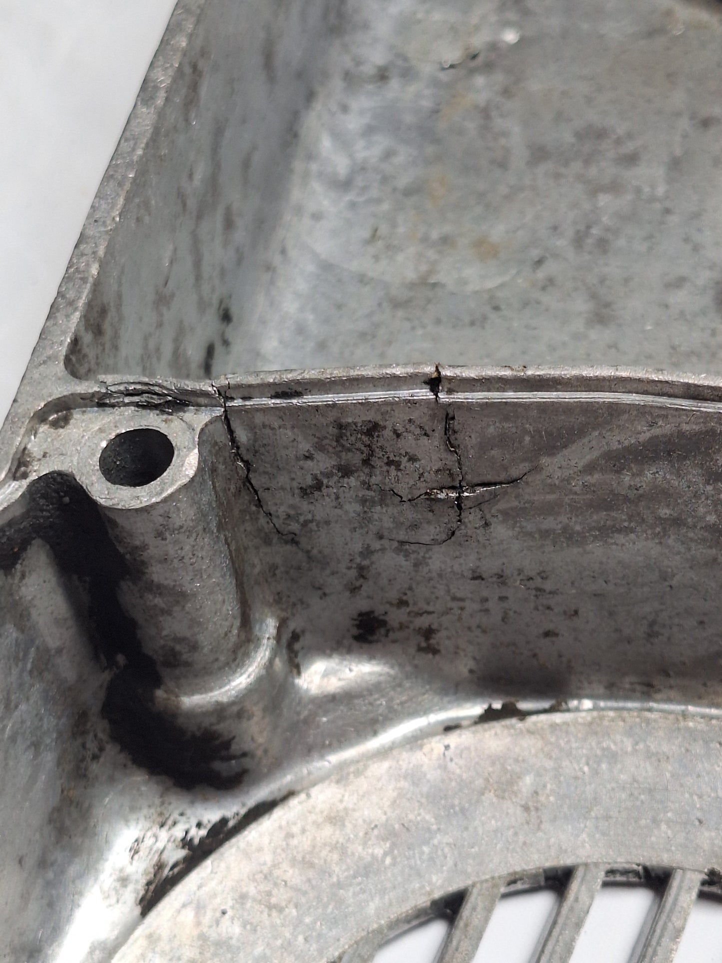 Vliegwieldeksel Tomos 4L schade 2e hands (2)