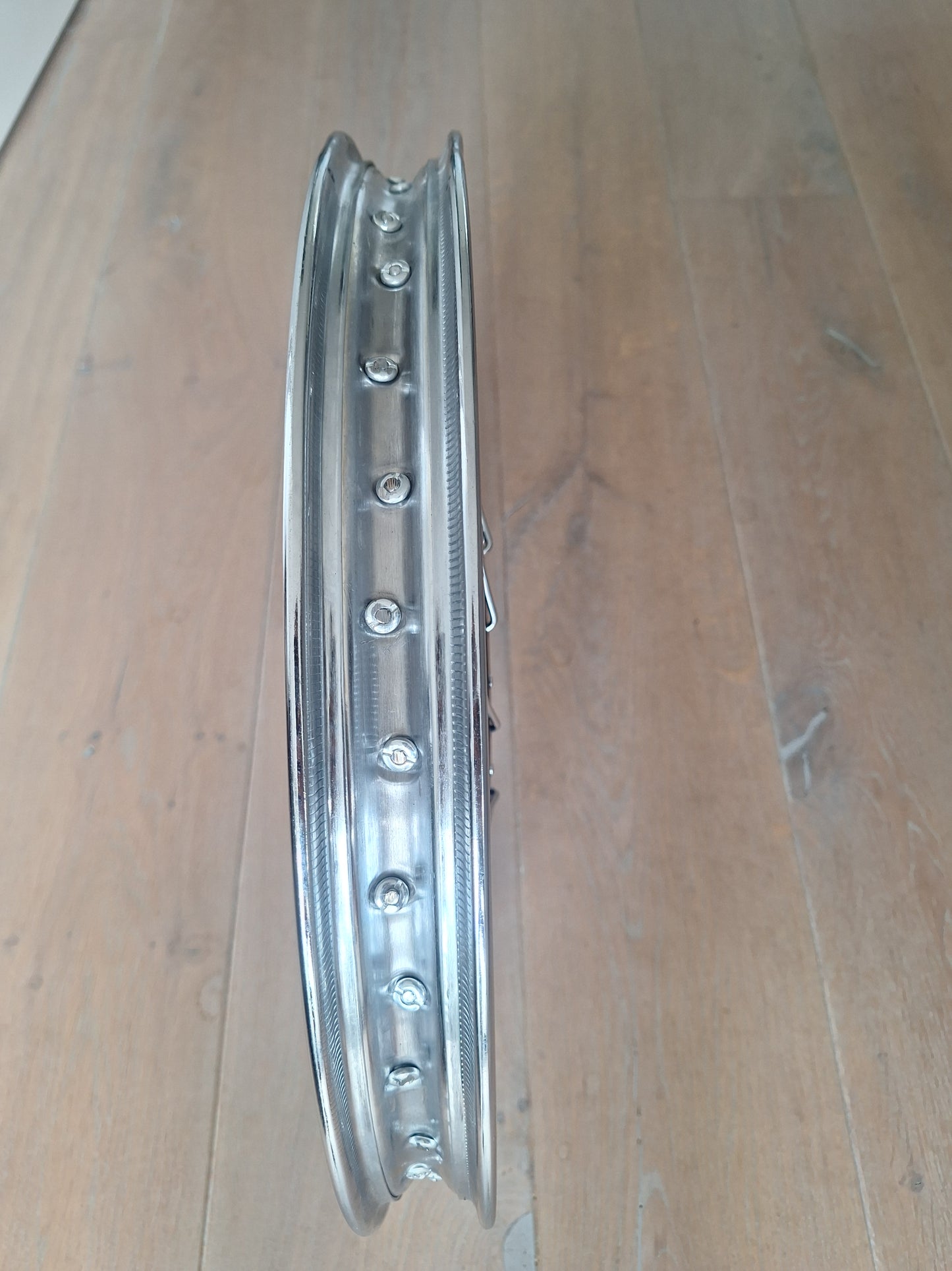 Voorwiel Tomos 4L / APN / ATX zwarte naaf
