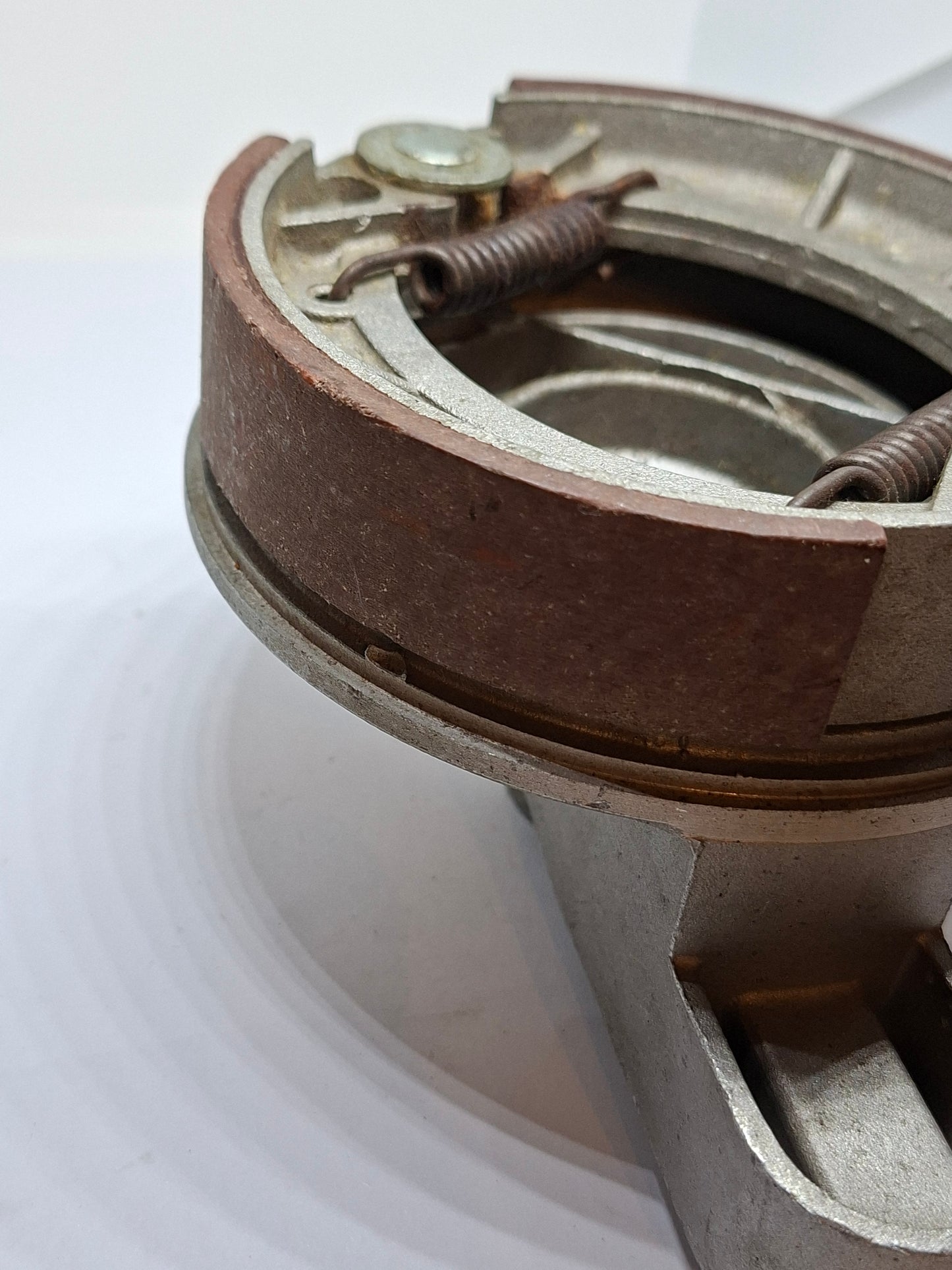 Remankerplaat achterwiel NOS Grimeca compleet met remsegmenten