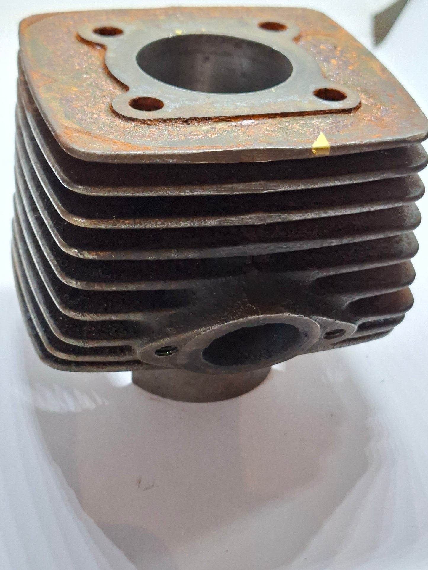 Cilinder Tomos 4L 2e hands (4)