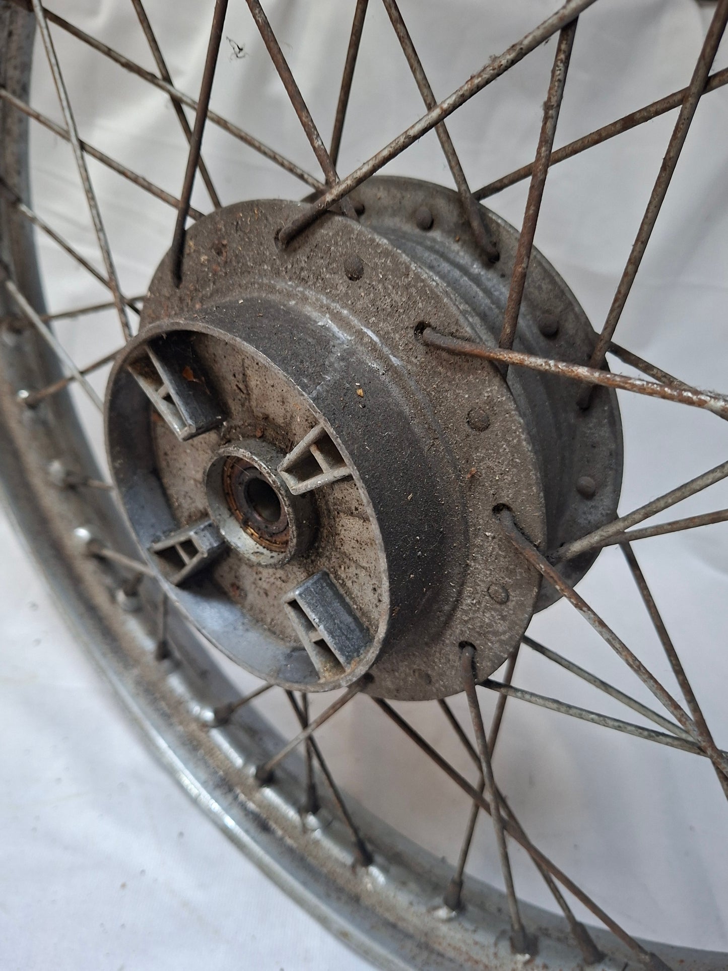 Achterwiel Benelli / Motobi / Guzzi 18''