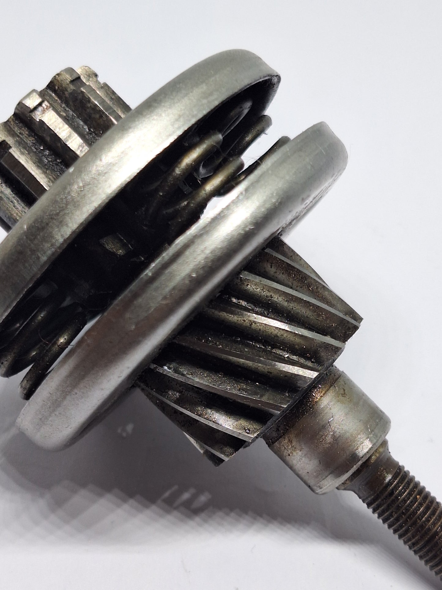 Aandrijftandwiel Tomos 4/5 versnellingen (205.623) met veerschalen (207.410) en veren (207.409) 2e Hands in redelijke staat