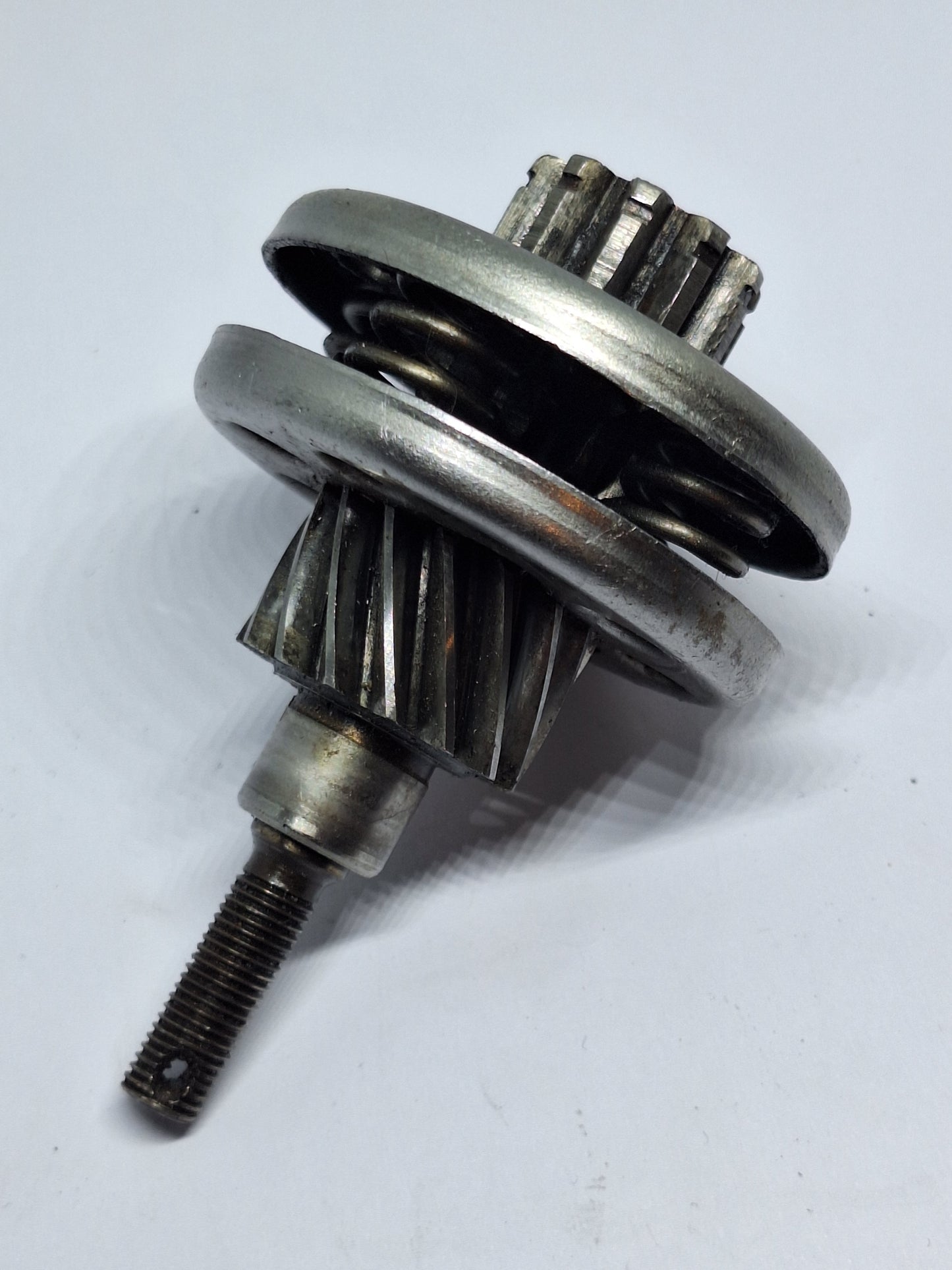 Aandrijftandwiel Tomos 4/5 versnellingen (205.623) met veerschalen (207.410) en veren (207.409) 2e Hands in redelijke staat