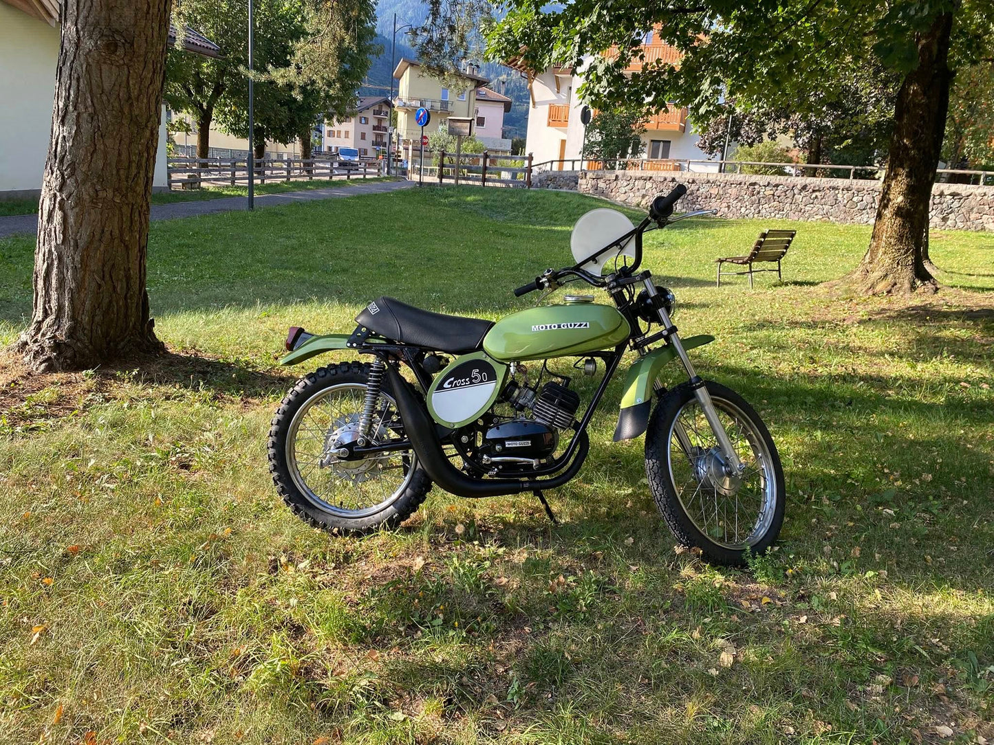 Uitlaatdemper Benelli / MotoBi / Moto Guzzi Cross bovenlangs rechts DGM 11826S