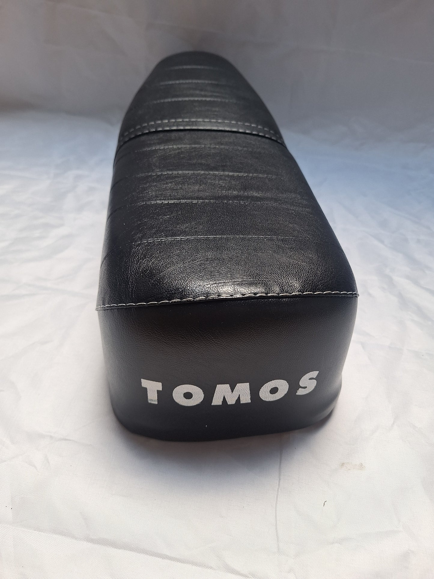 Buddyseat met stiksels Tomos 4L / 4TL inclusief bevestigingsbeugel met rubbers