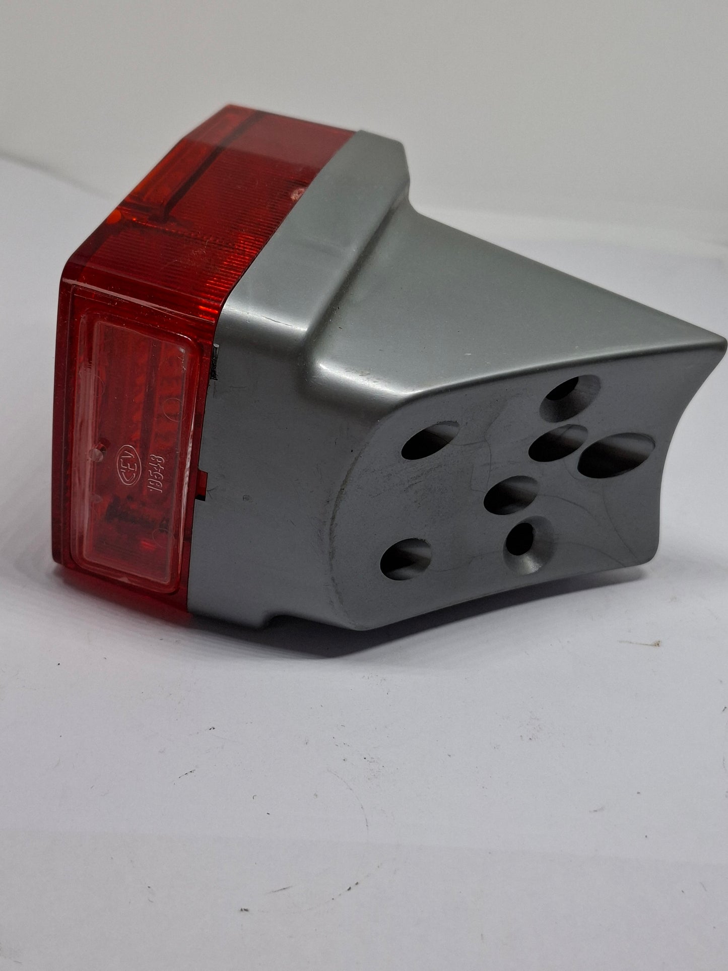 Achterlicht CEV 174 / 223 grijs universeel NOS