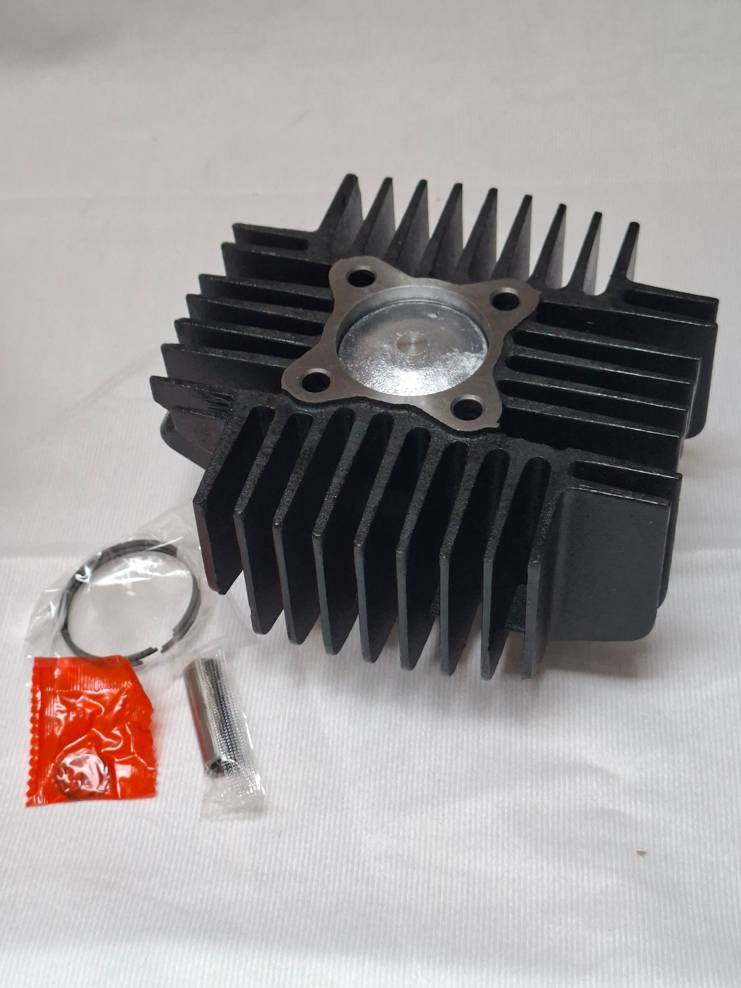 Cilinder fast-arrow + zuiger gietijzer 44mm 65cc Tomos A35