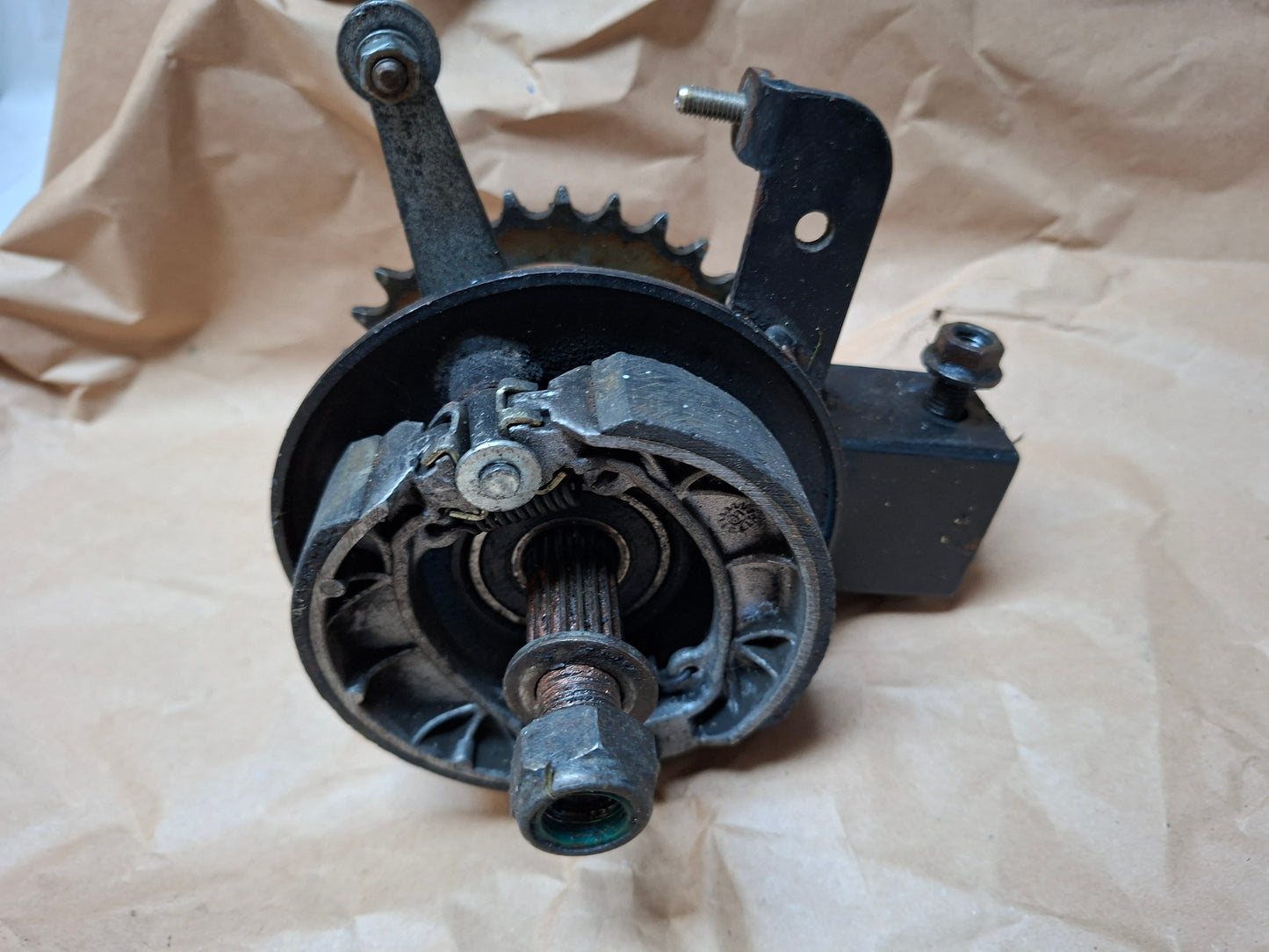 Achterbrug Tomos Youngst'r (Achterwiel houder naaf)