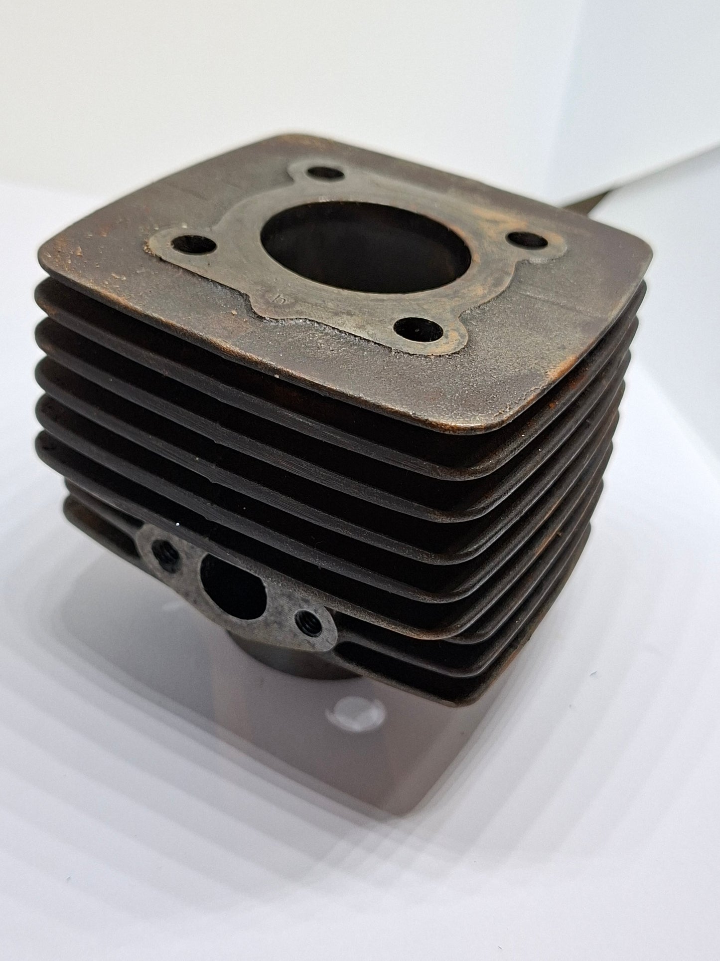 Cilinder Tomos 4L 2e hands (1)