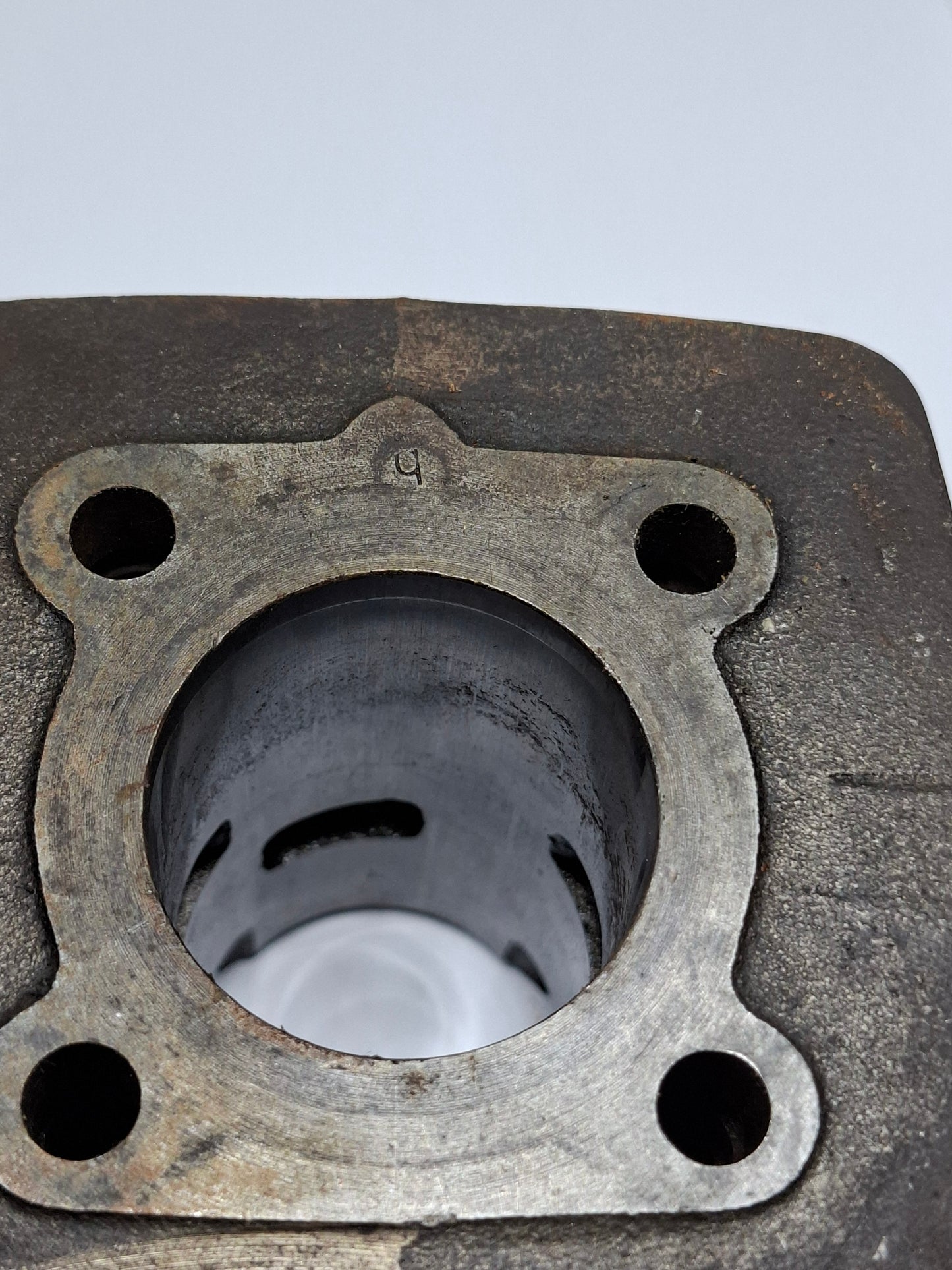 Cilinder Tomos 4L 2e hands (1)