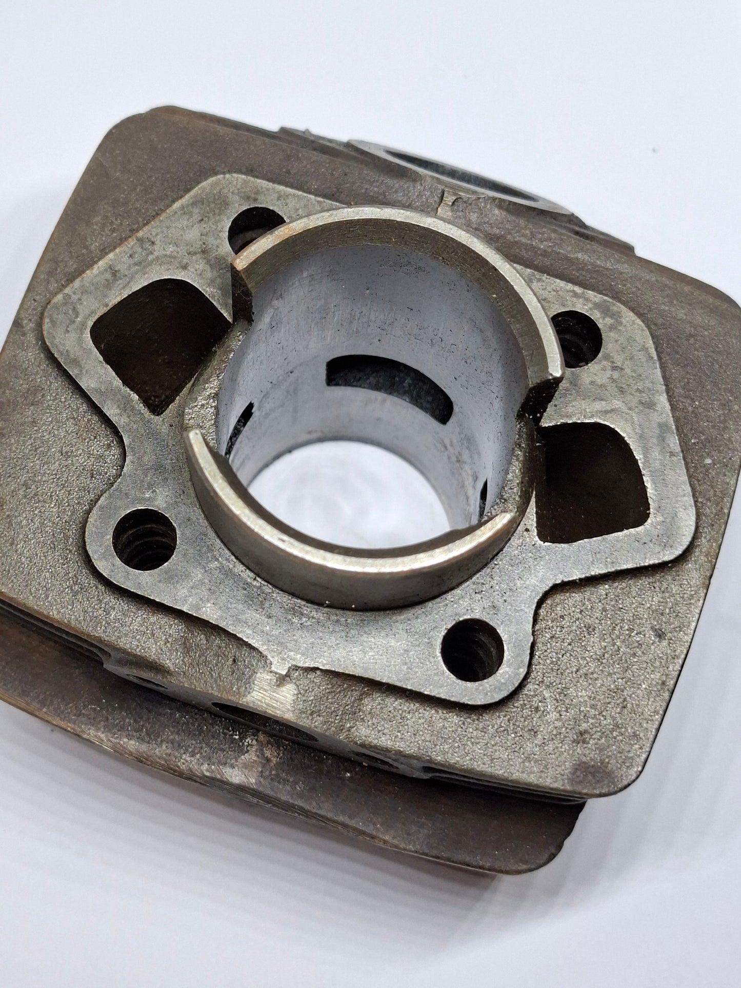 Cilinder Tomos 4L 2e hands (1)