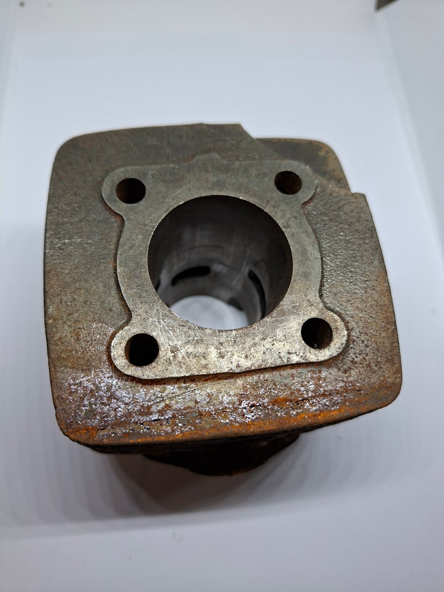 Cilinder Tomos 4L 2e hands (3)