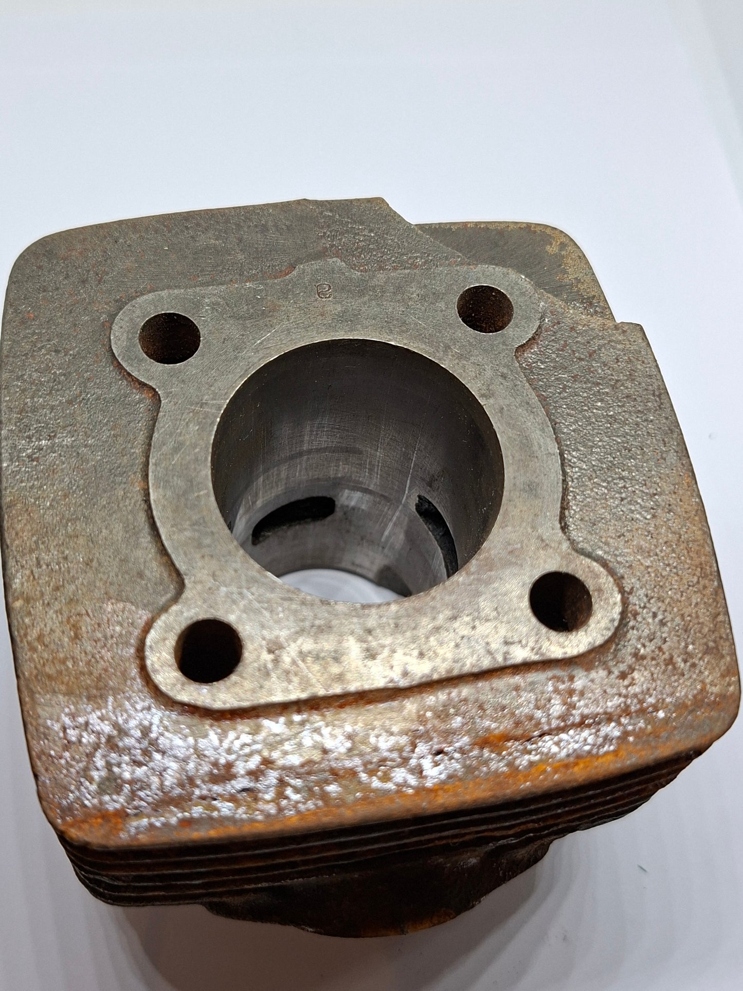 Cilinder Tomos 4L 2e hands (3)