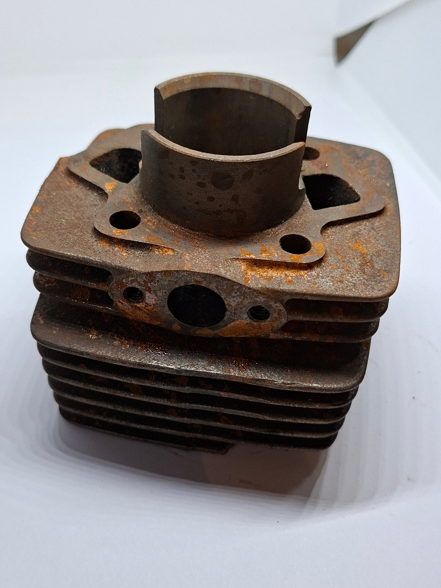 Cilinder Tomos 4L 2e hands (3)