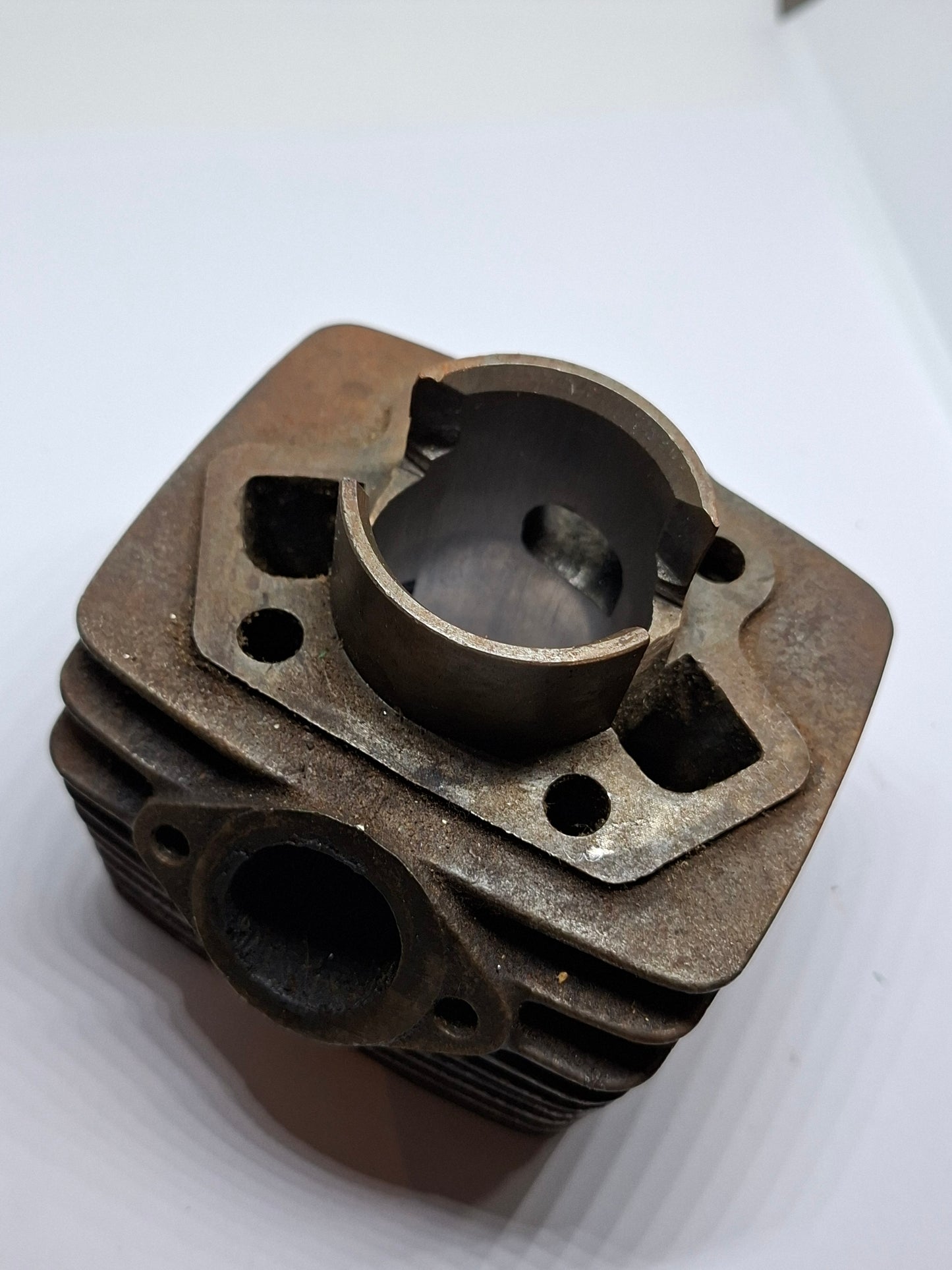 Cilinder Tomos 4L 2e hands (4)