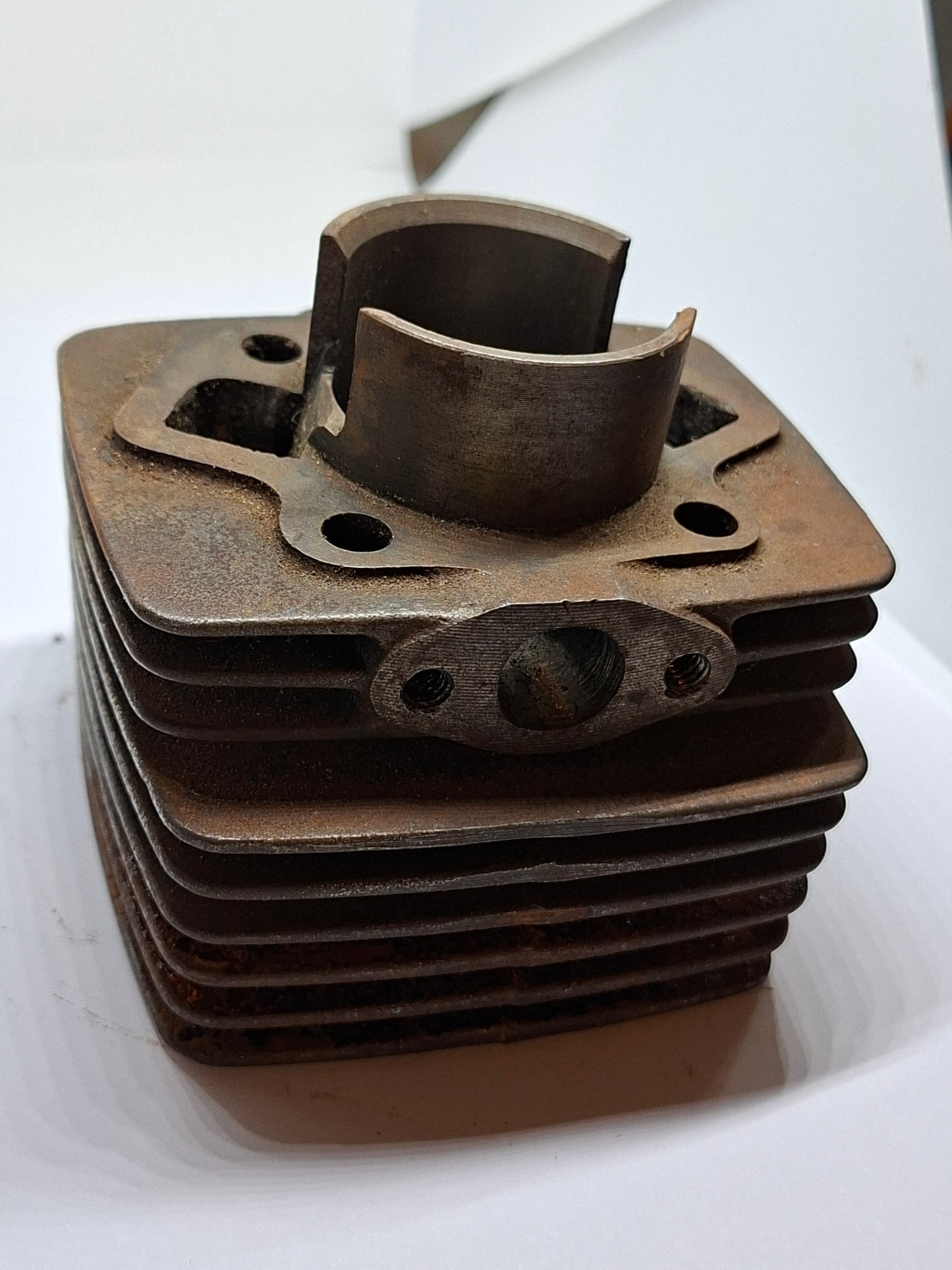 Cilinder Tomos 4L 2e hands (4)