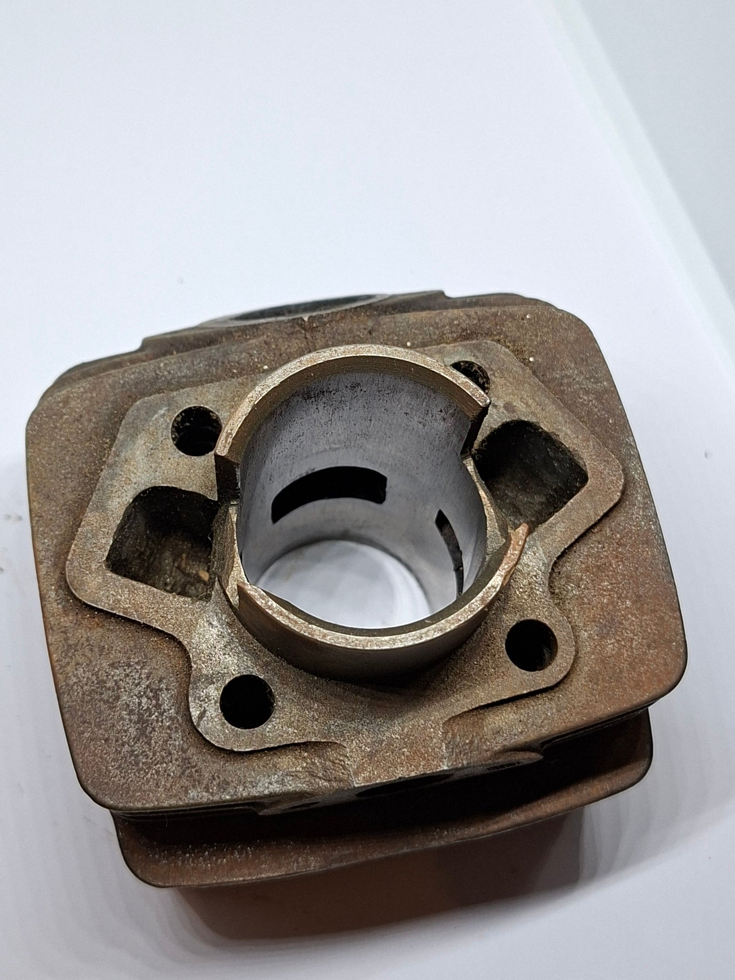 Cilinder Tomos 4L 2e hands (4)