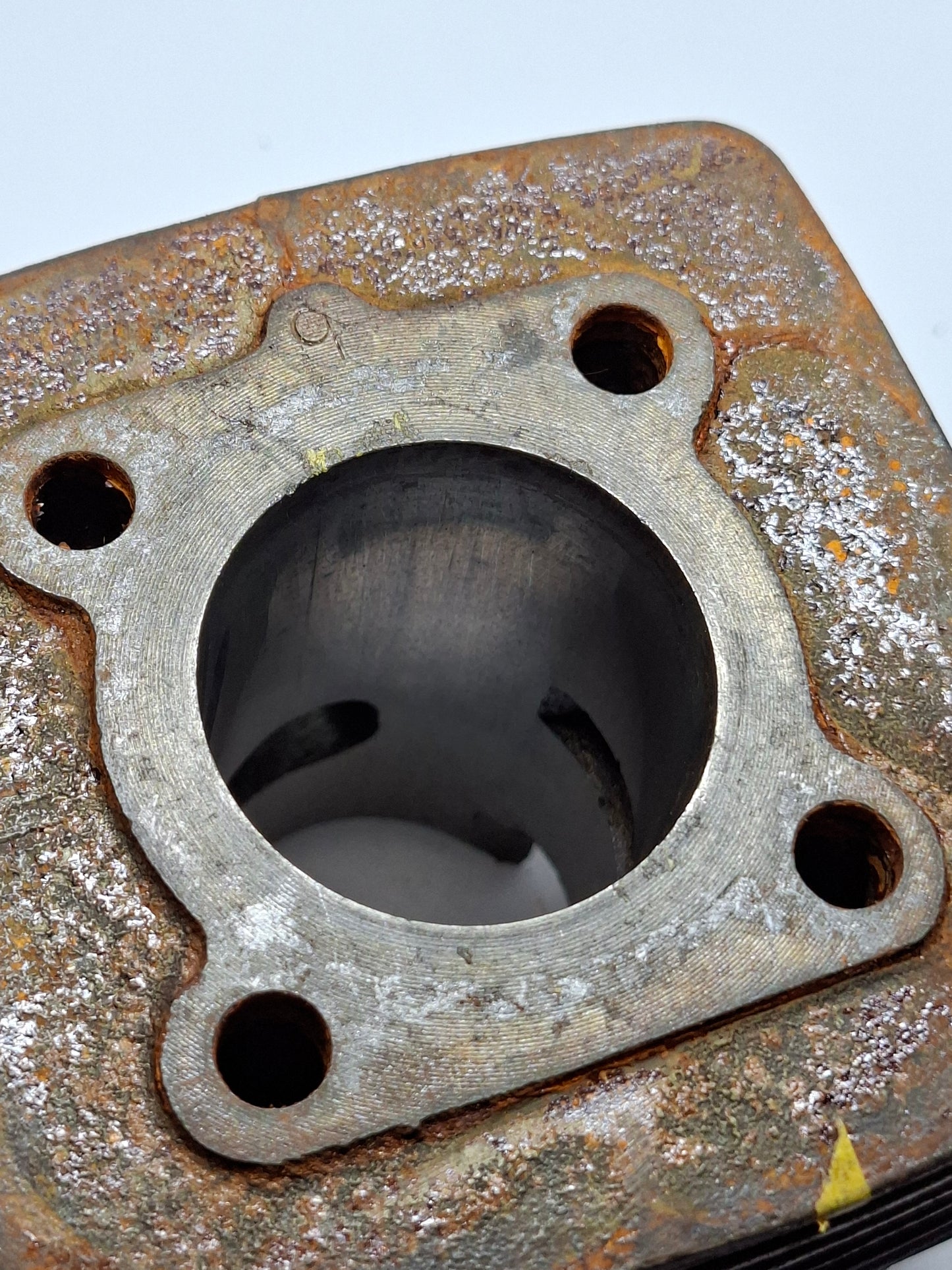 Cilinder Tomos 4L 2e hands (4)