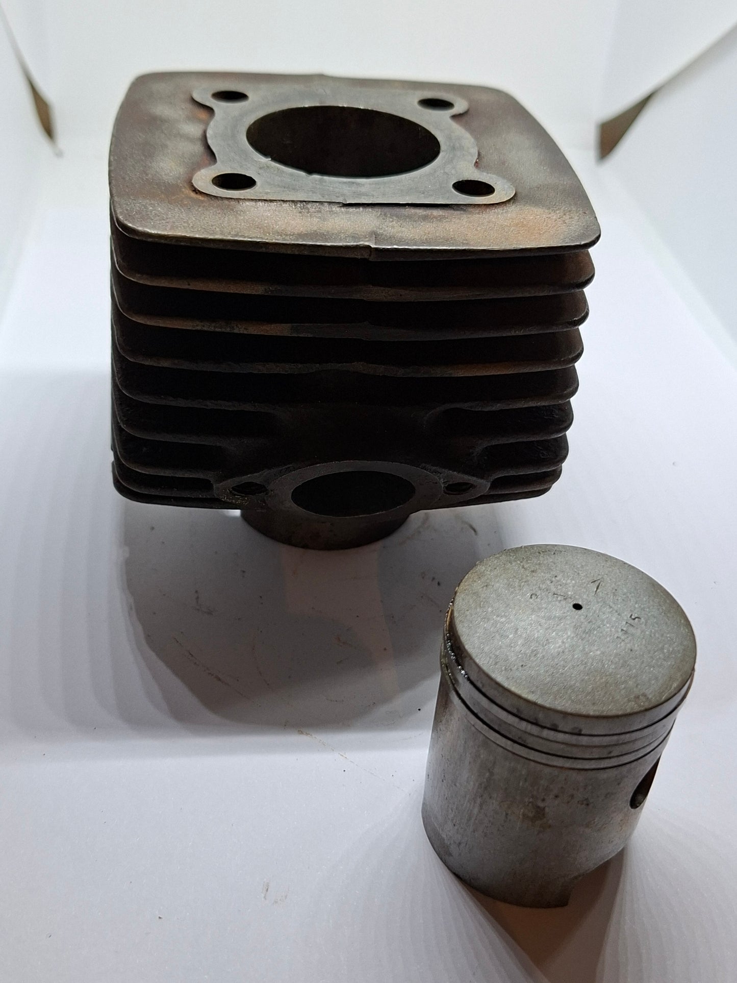 Cilinder Tomos 4L 2e hands (5)