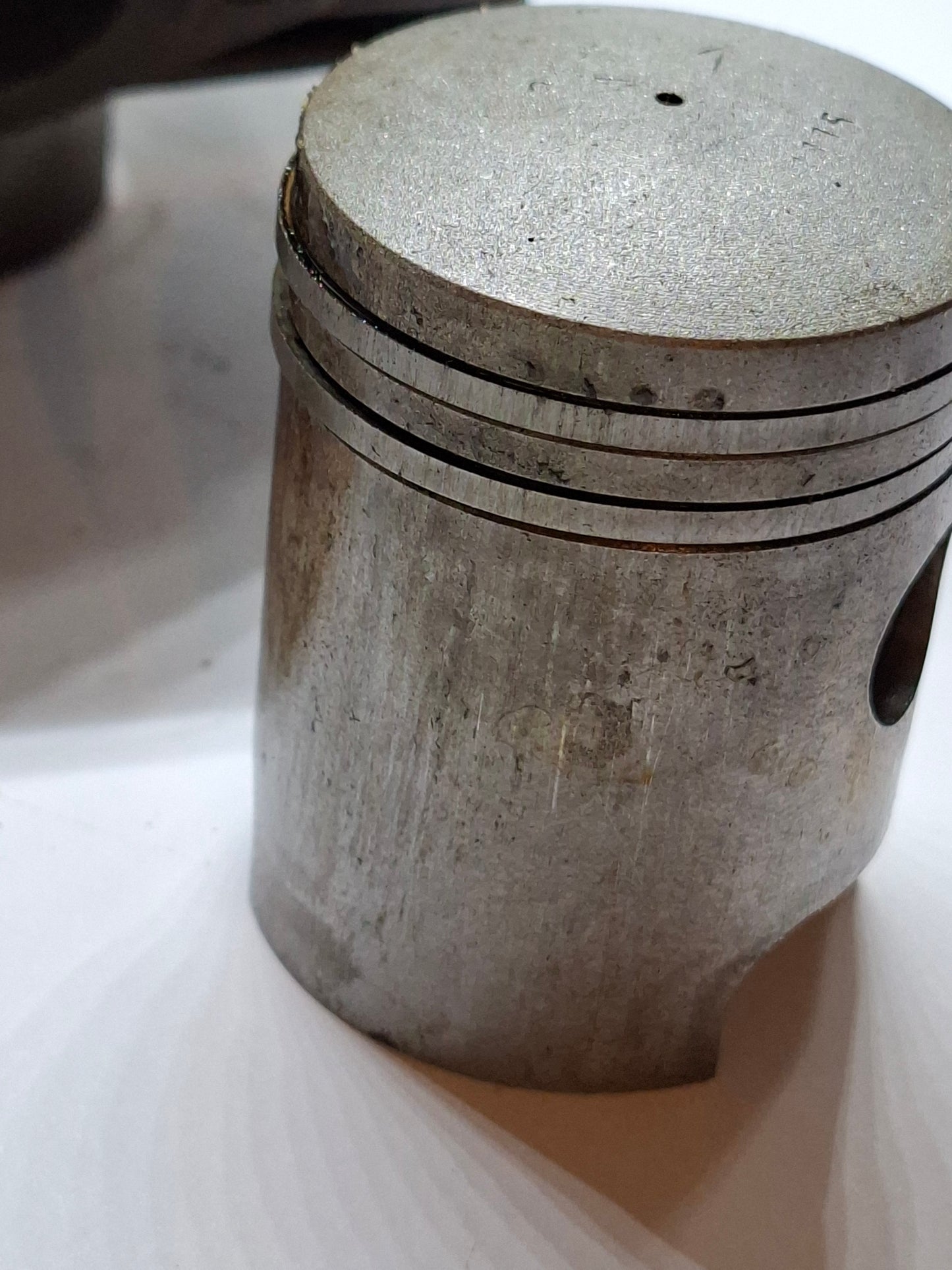 Cilinder Tomos 4L 2e hands (5)