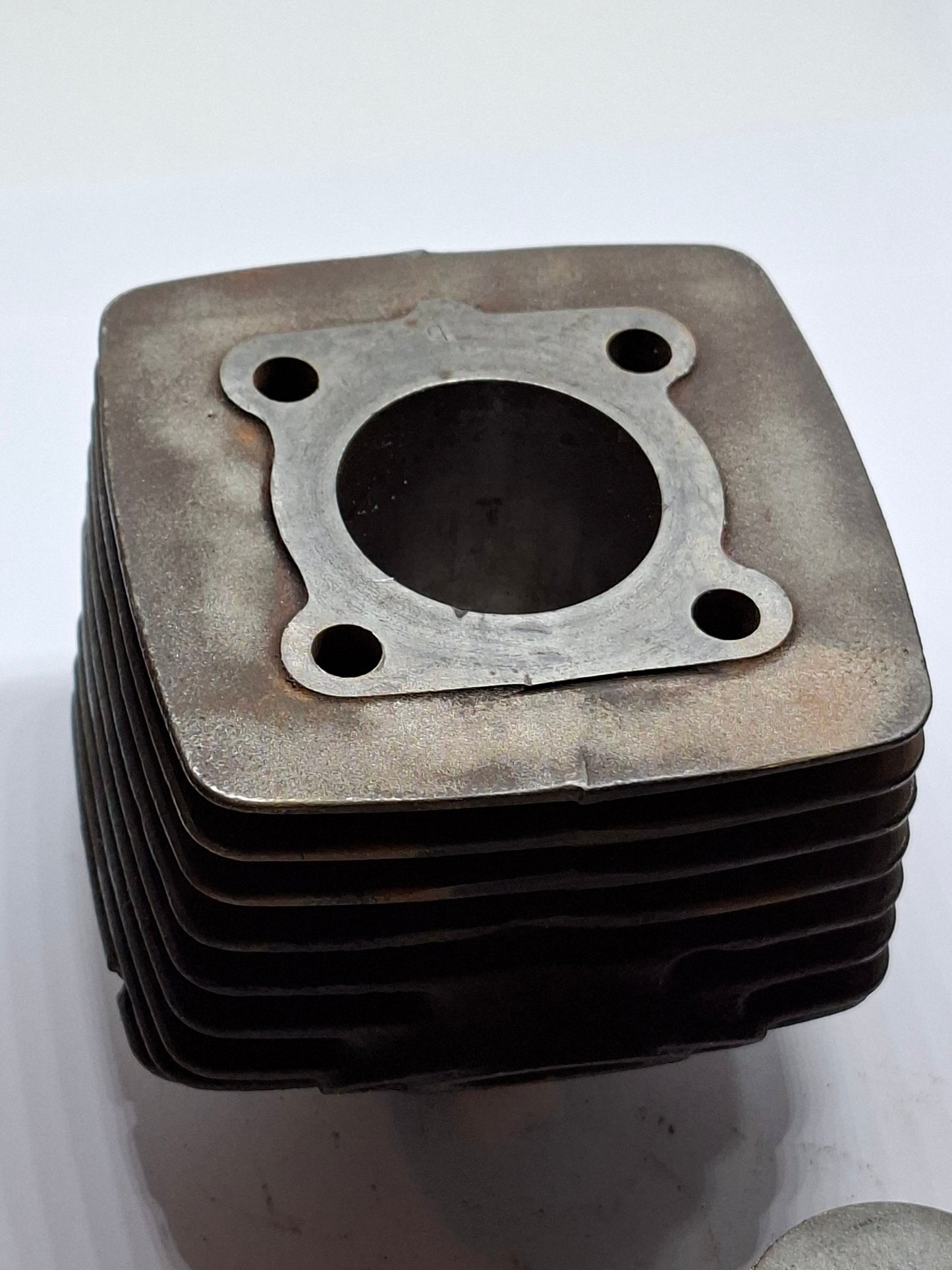 Cilinder Tomos 4L 2e hands (5)