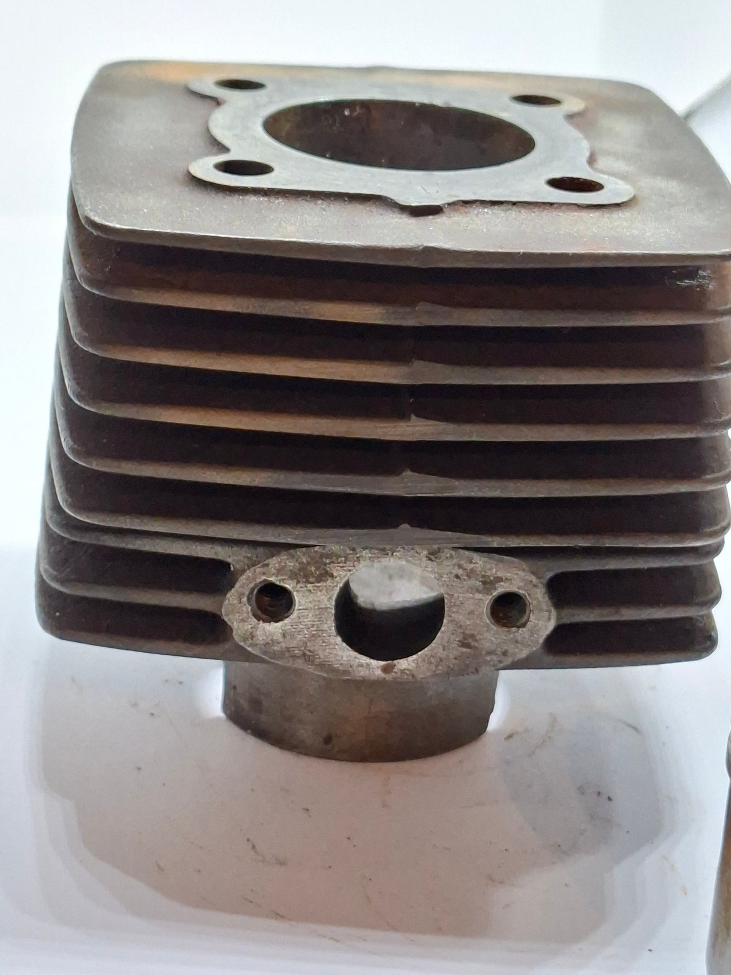 Cilinder Tomos 4L 2e hands (5)