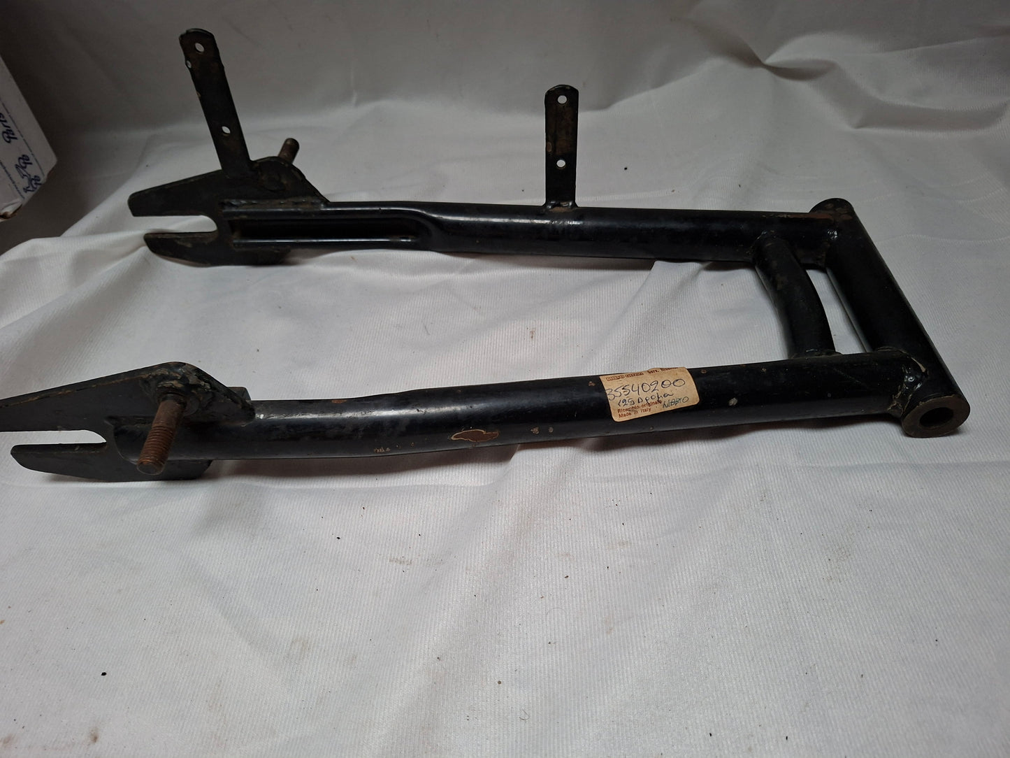 Achterbrug Benelli T50 zwart NOS