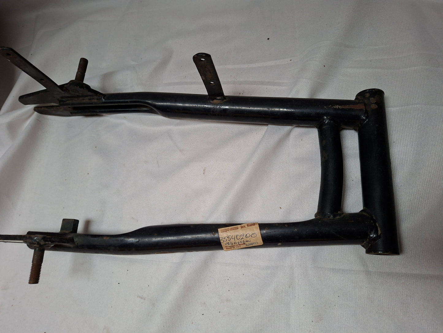 Achterbrug Benelli T50 zwart NOS