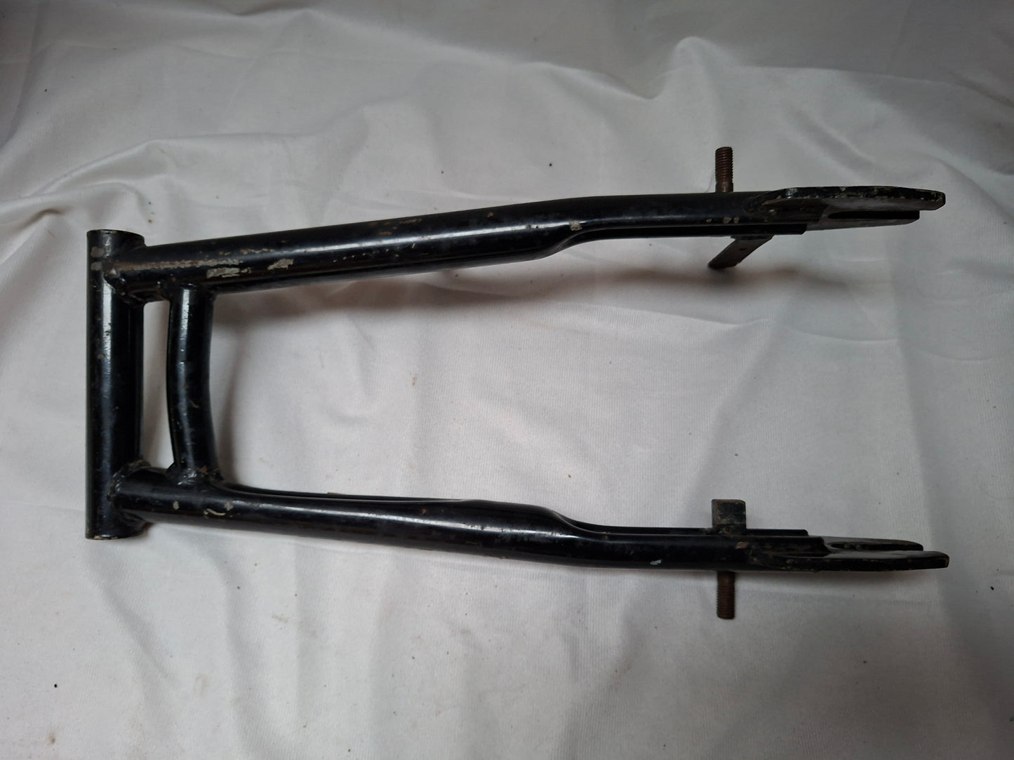 Achterbrug Benelli T50 zwart NOS