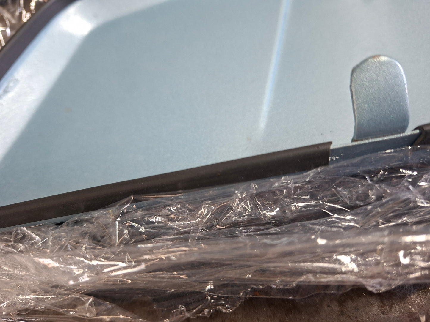 Zijkap rubber zwart U-vorm Benelli / MotoBi / Moto Guzzi, 1 meter