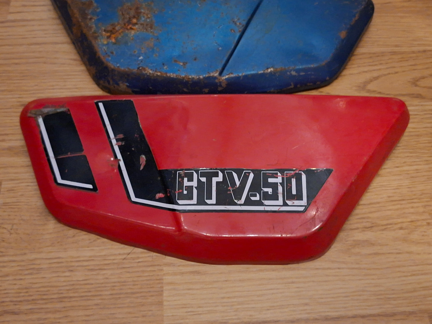 Zijkapset links / rechts Benelli / MotoBi / Moto Guzzi 50 / 125 cc (2)