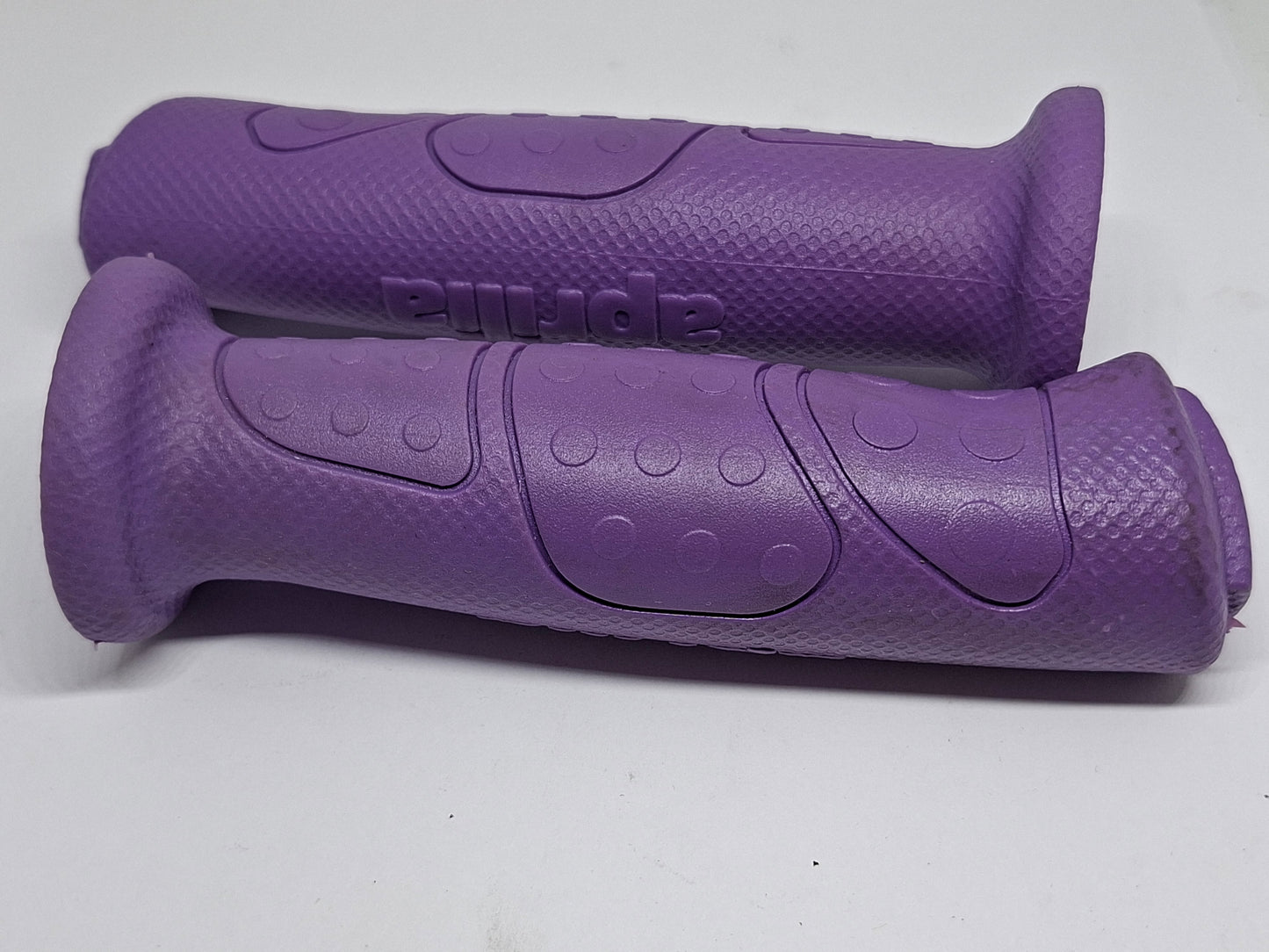 Handvat set paars Aprilia Domino RS50 / Aprilia Sonic ?