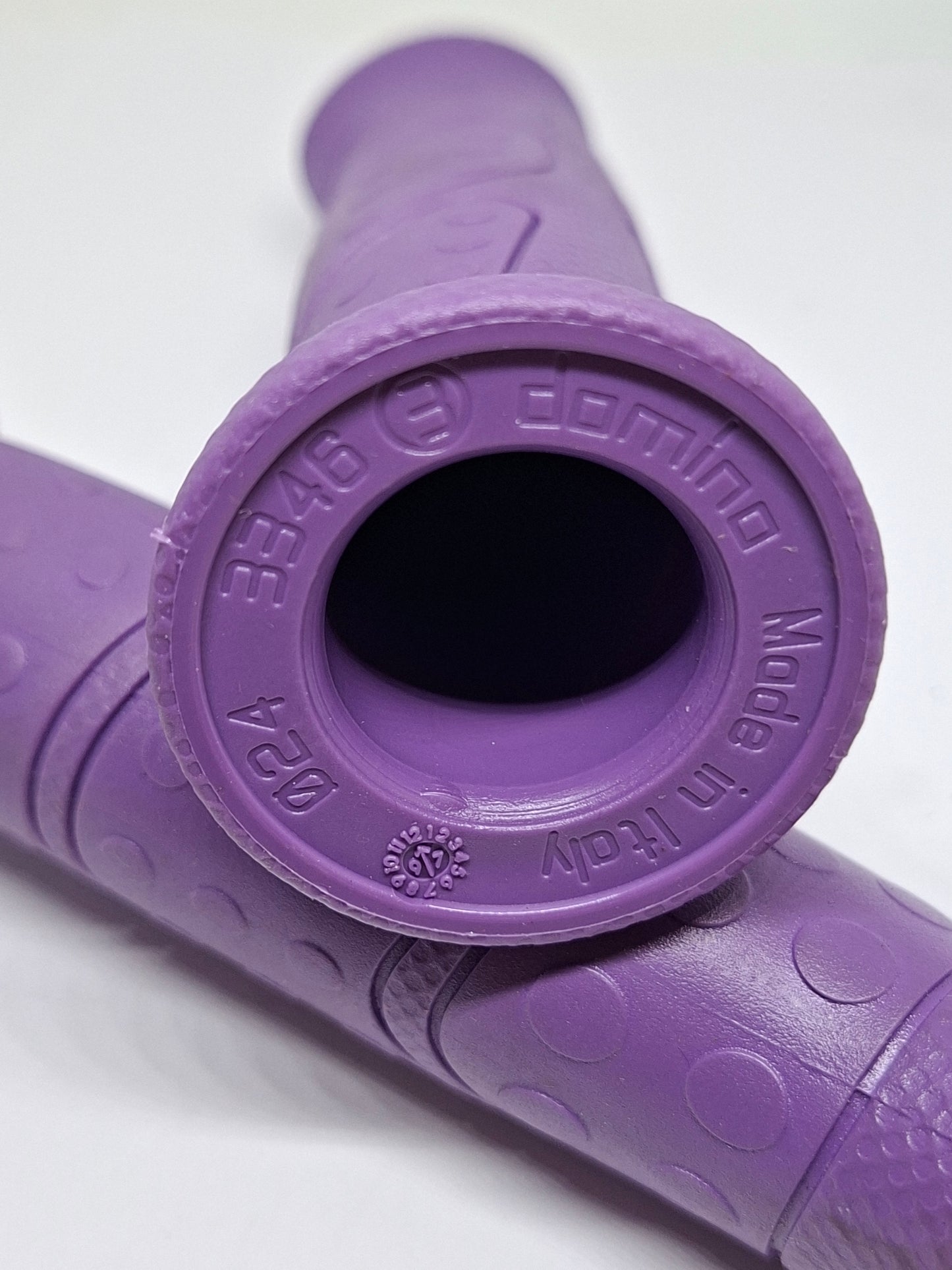 Handvat set paars Aprilia Domino RS50 / Aprilia Sonic ?