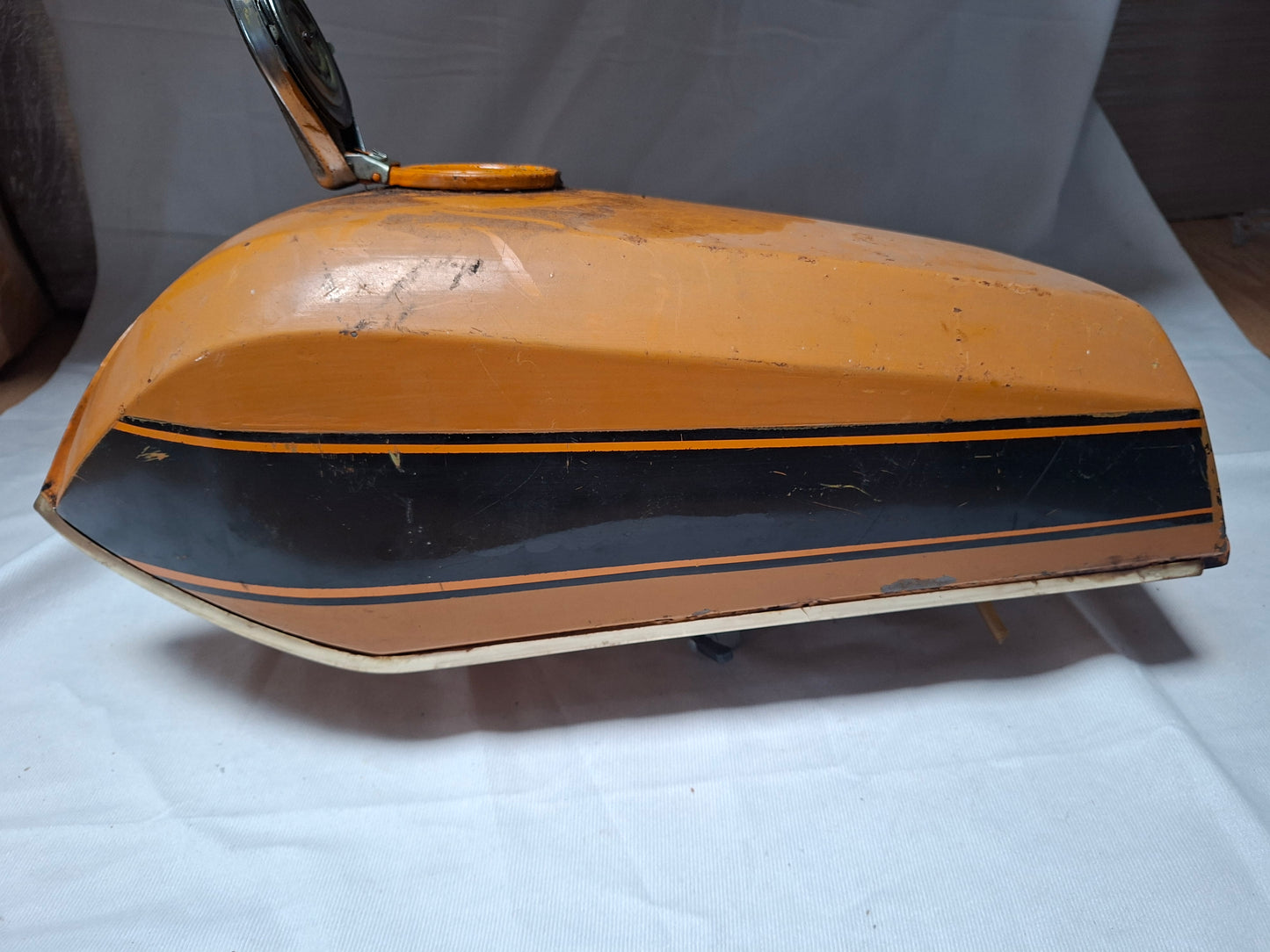 Benzinetank Benelli T50 / Turismo oranje (2)