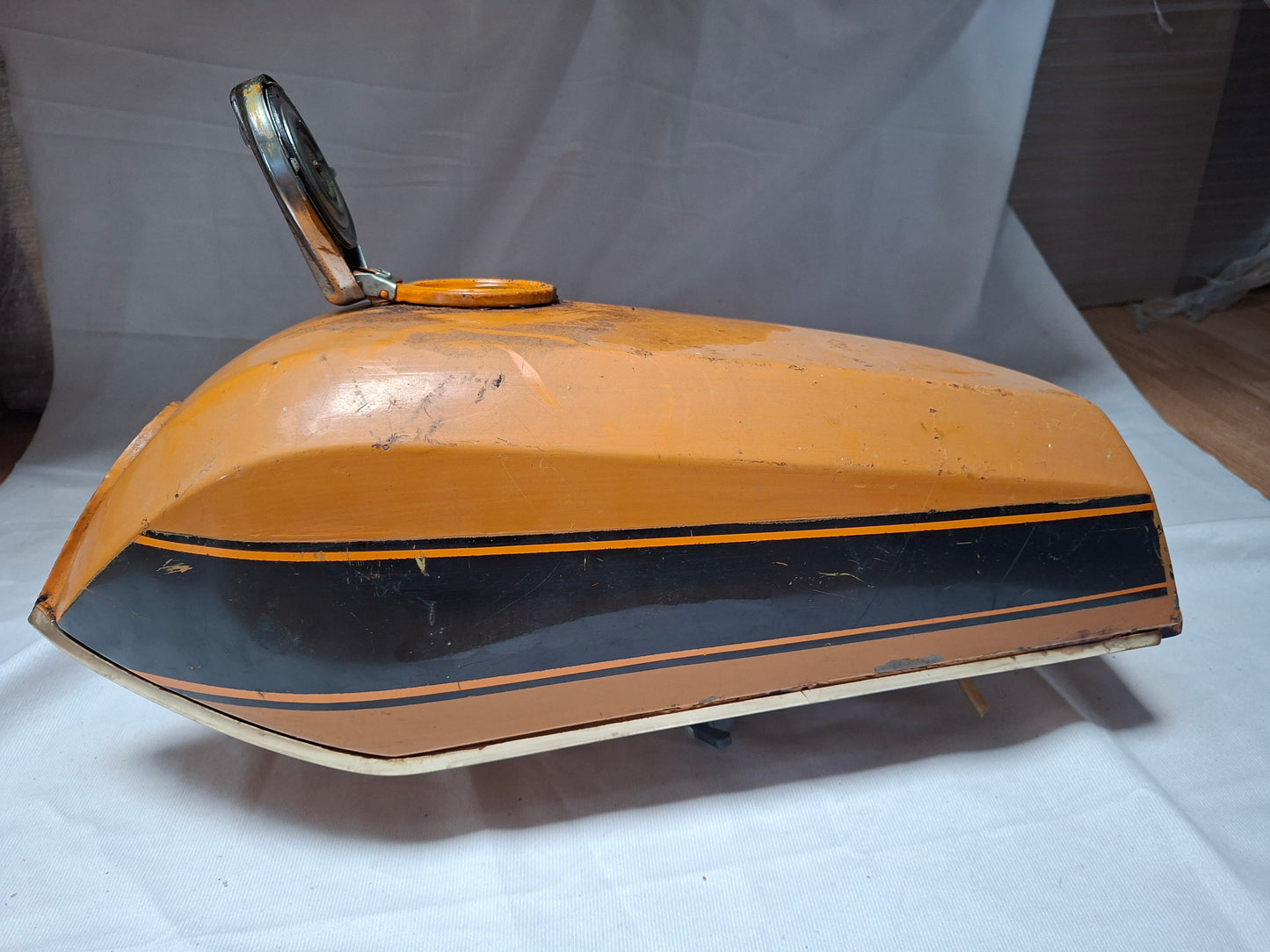 Benzinetank Benelli T50 / Turismo oranje (2)