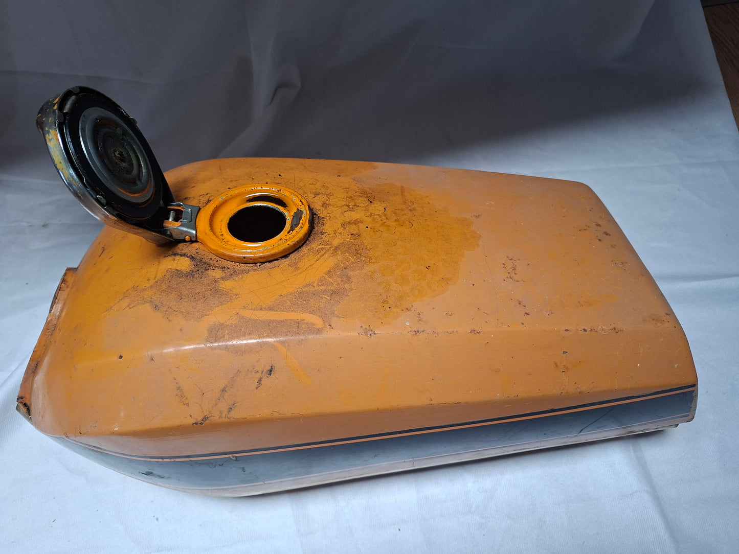 Benzinetank Benelli T50 / Turismo oranje (2)