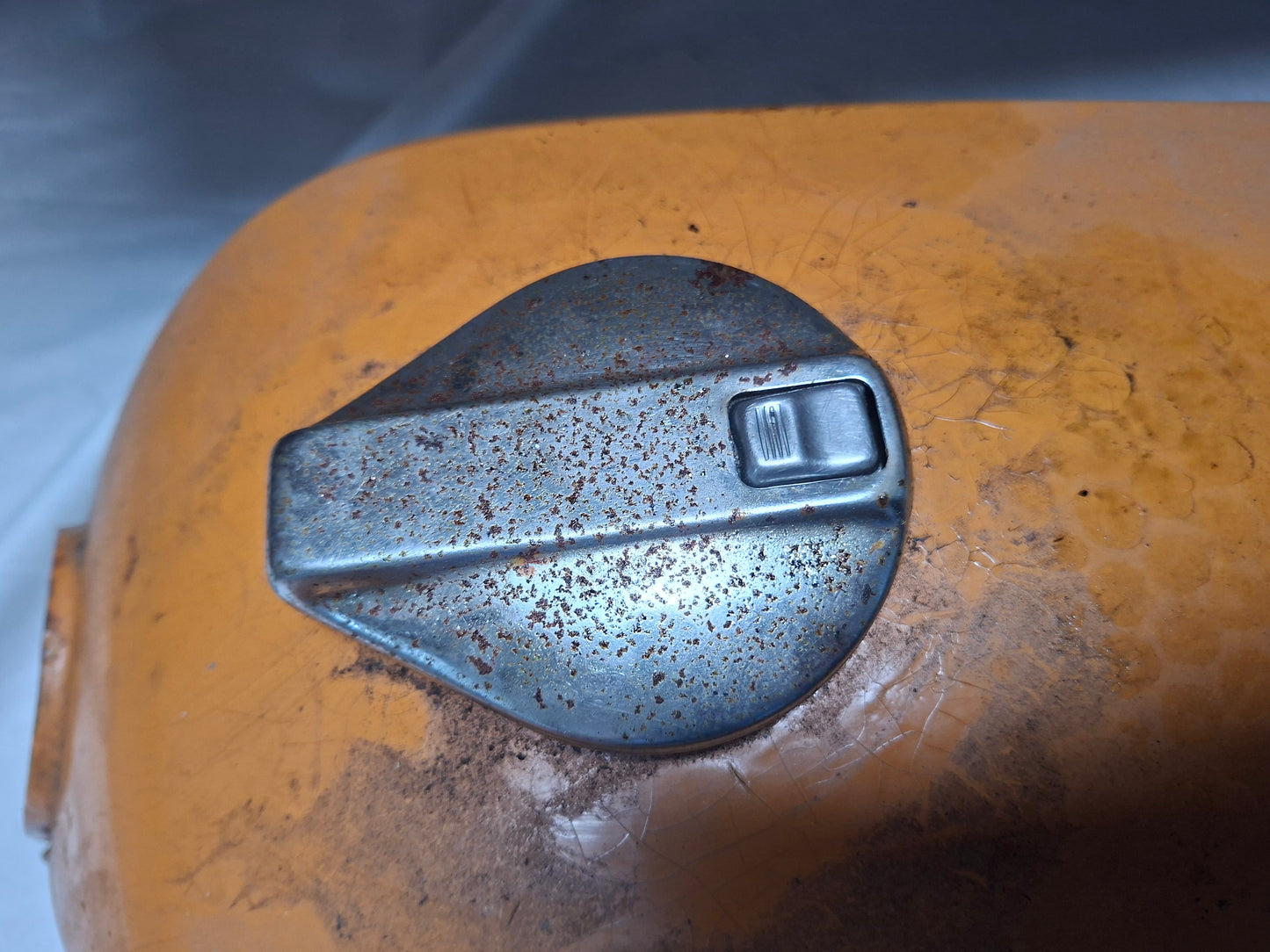 Benzinetank Benelli T50 / Turismo oranje (2)