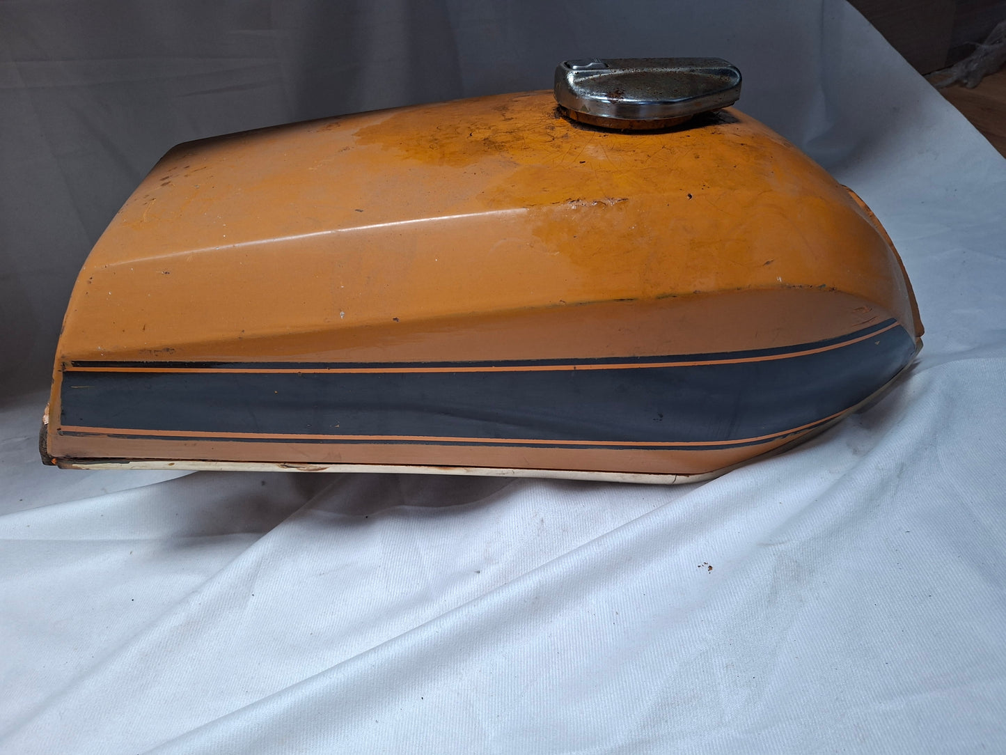 Benzinetank Benelli T50 / Turismo oranje (2)