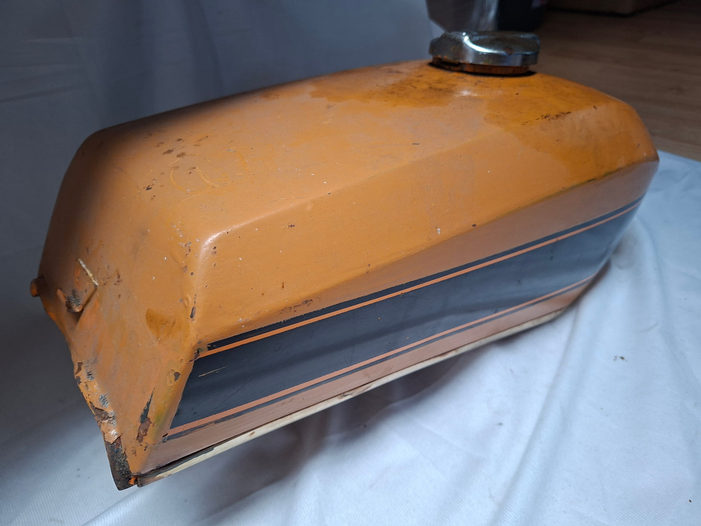 Benzinetank Benelli T50 / Turismo oranje (2)