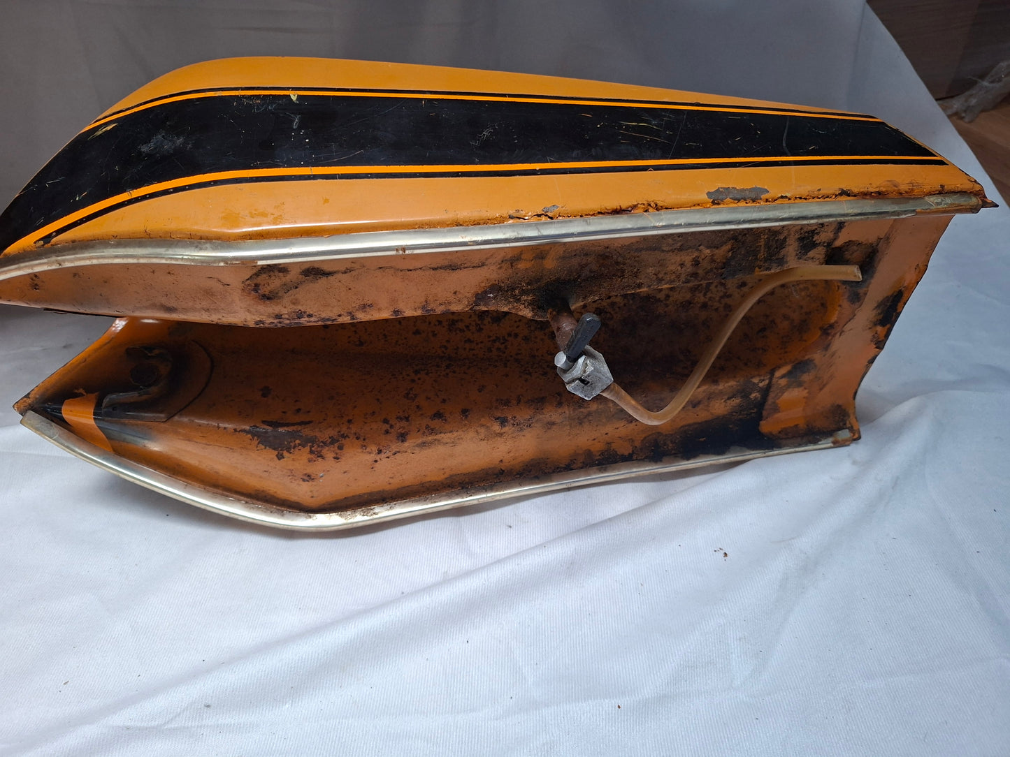 Benzinetank Benelli T50 / Turismo oranje (2)
