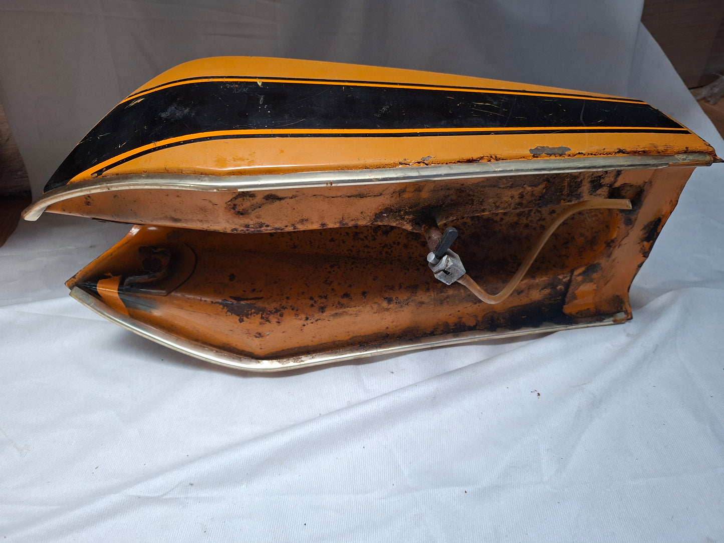 Benzinetank Benelli T50 / Turismo oranje (2)