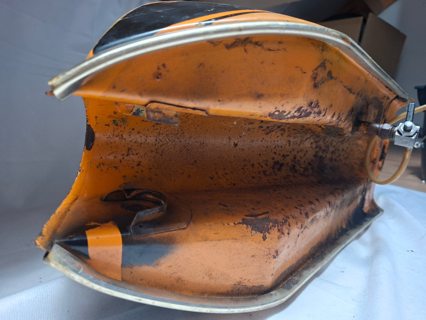 Benzinetank Benelli T50 / Turismo oranje (2)