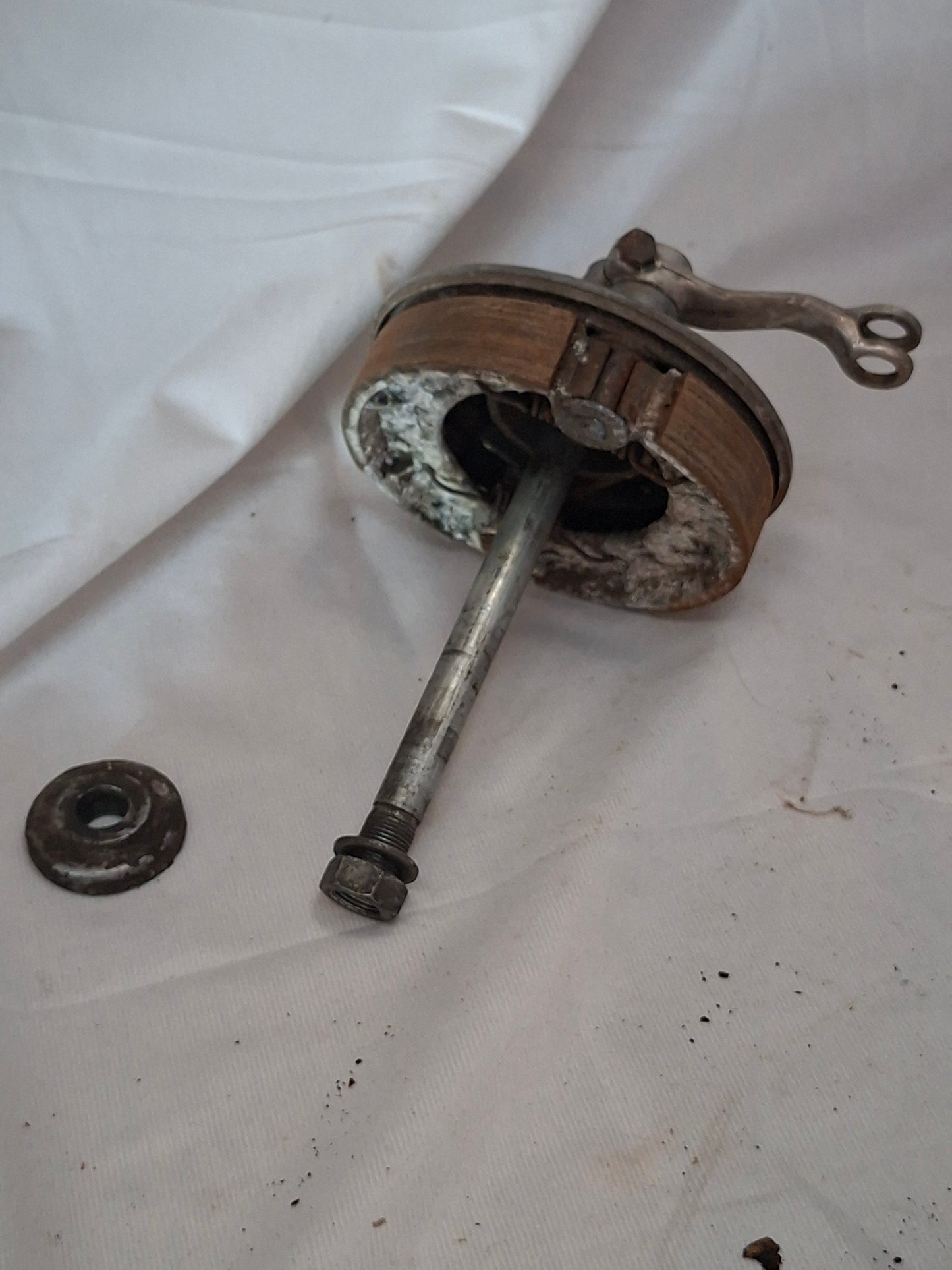 Grimeca Achterwielnaaf Groot (136mm) – Compleet met Remankerplaat