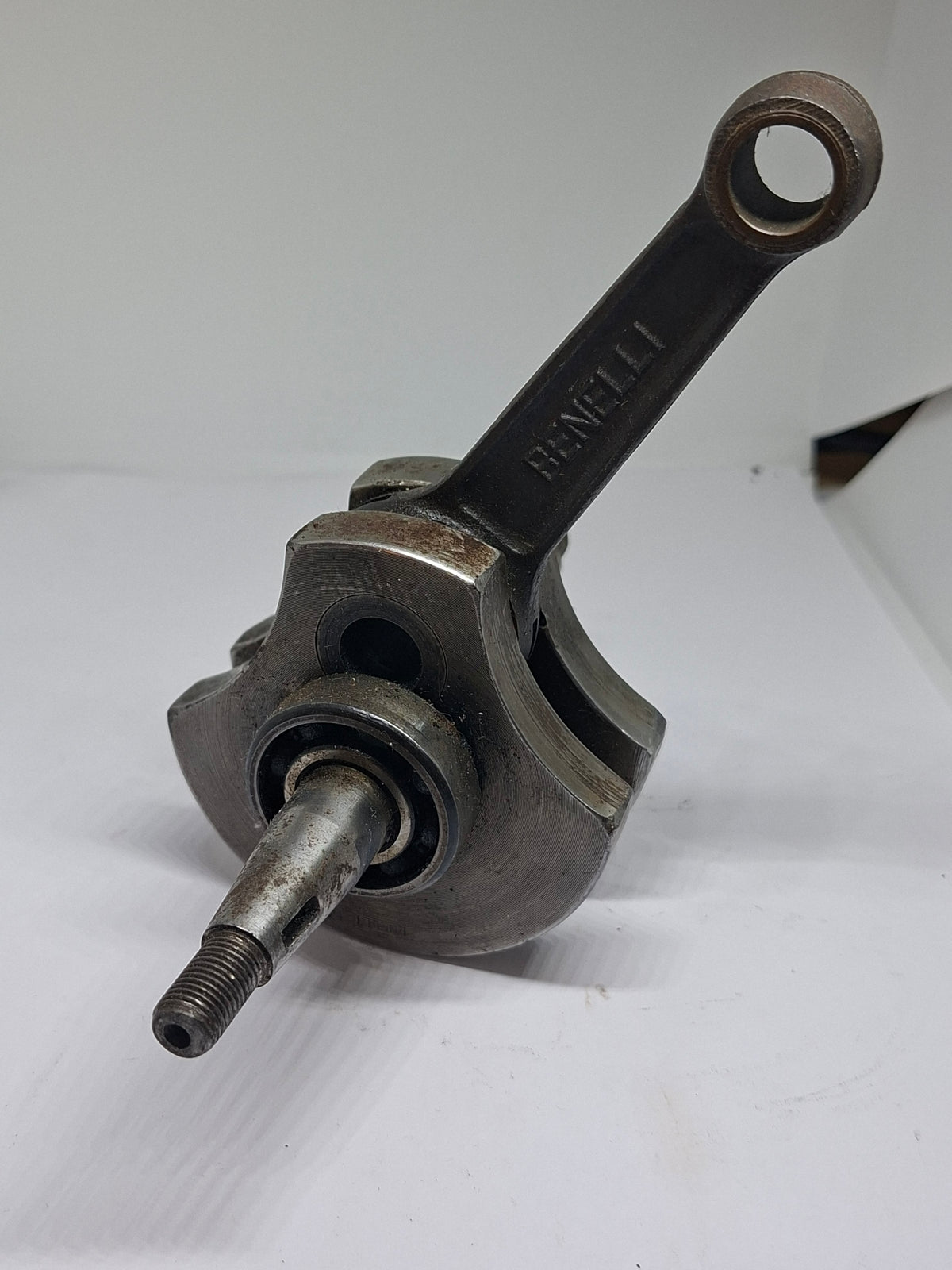 Krukas Benelli met bus - type onbekend