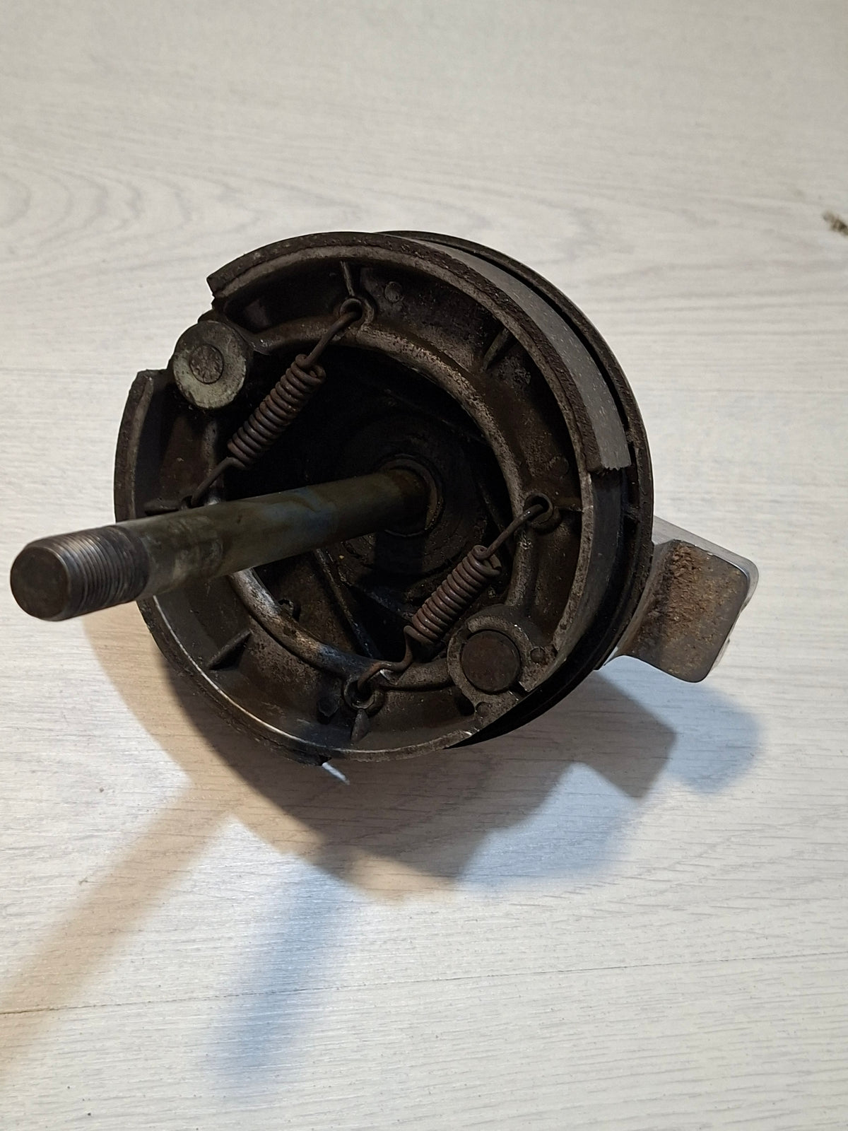 Grimeca Achternaaf GROOT incl. remankerplaat (136mm Remsegmenten / 186mm Buitendiameter) – Italiaanse Oldtimer / classic race