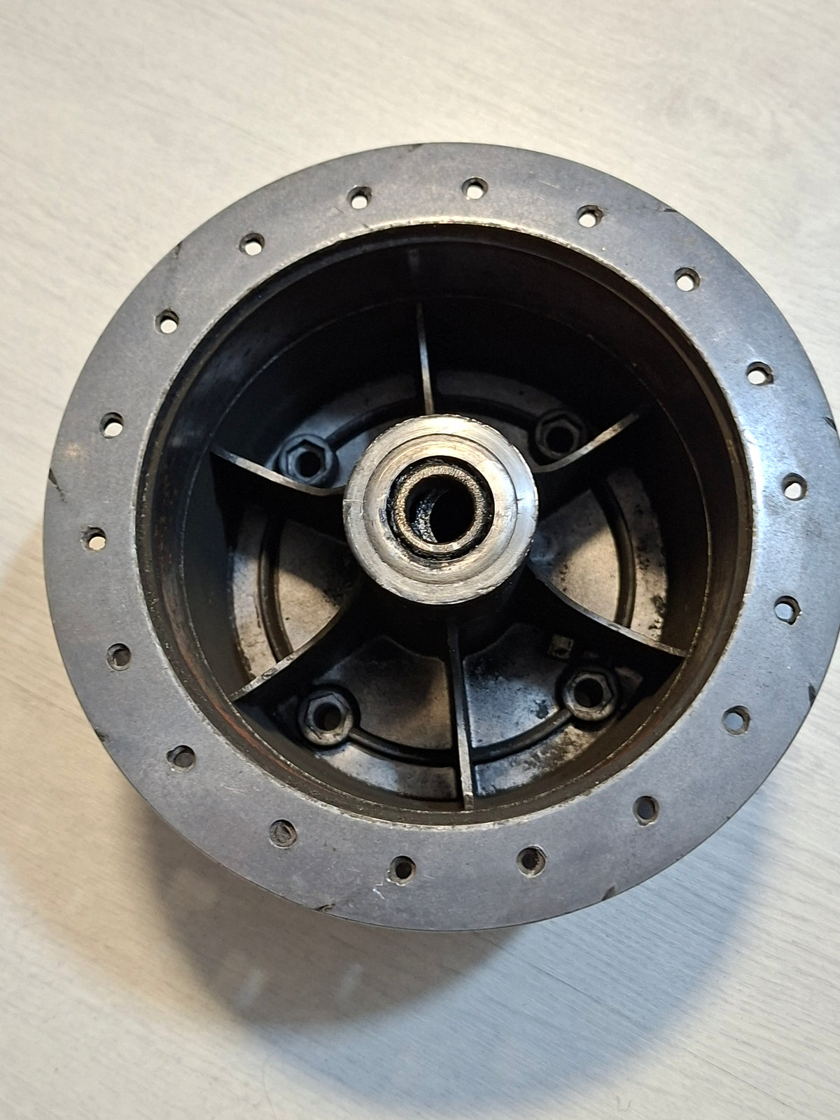 Grimeca Achternaaf GROOT incl. remankerplaat (136mm Remsegmenten / 186mm Buitendiameter) – Italiaanse Oldtimer / classic race