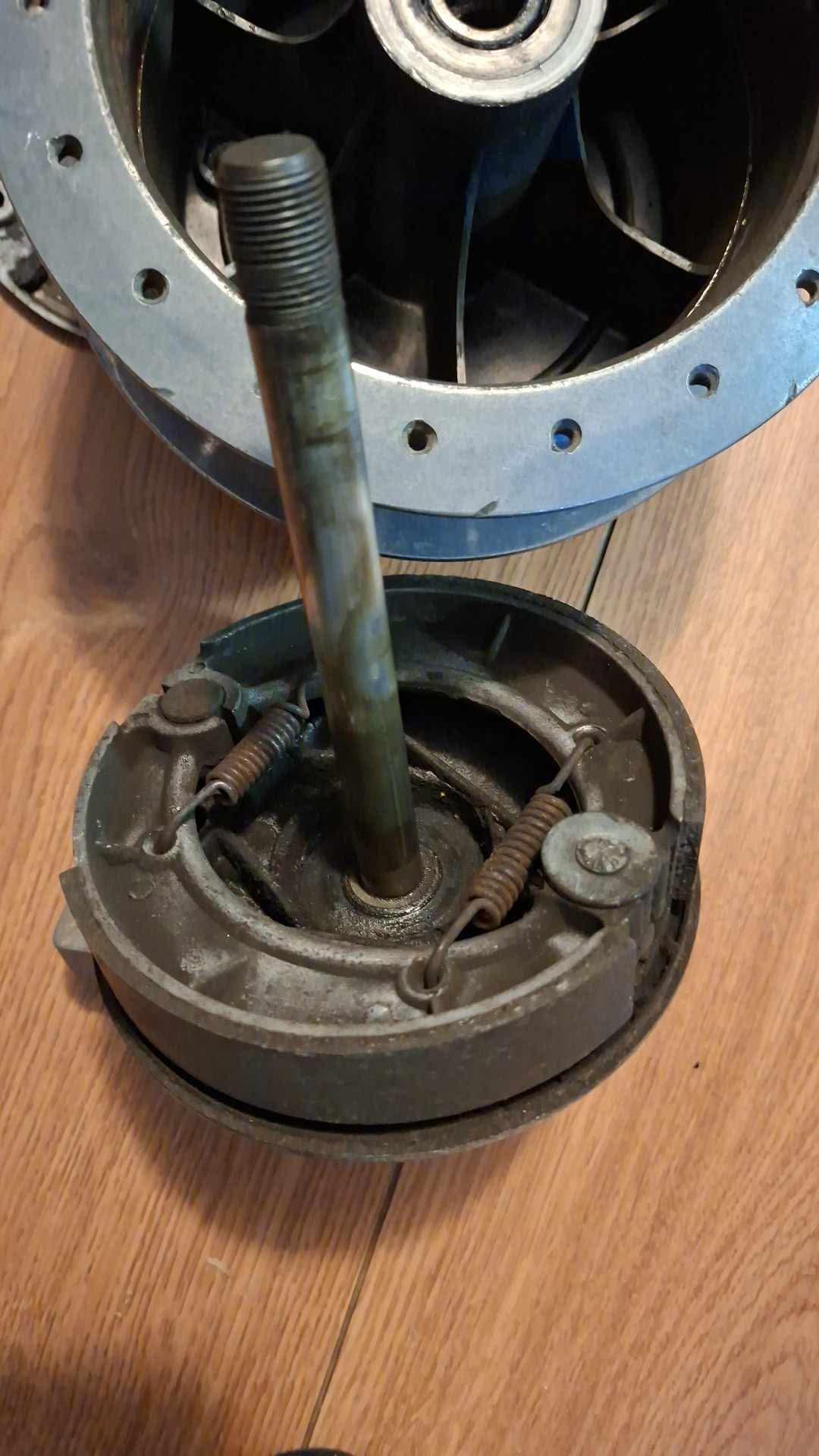 Grimeca Achternaaf GROOT incl. remankerplaat (136mm Remsegmenten / 186mm Buitendiameter) – Italiaanse Oldtimer / classic race