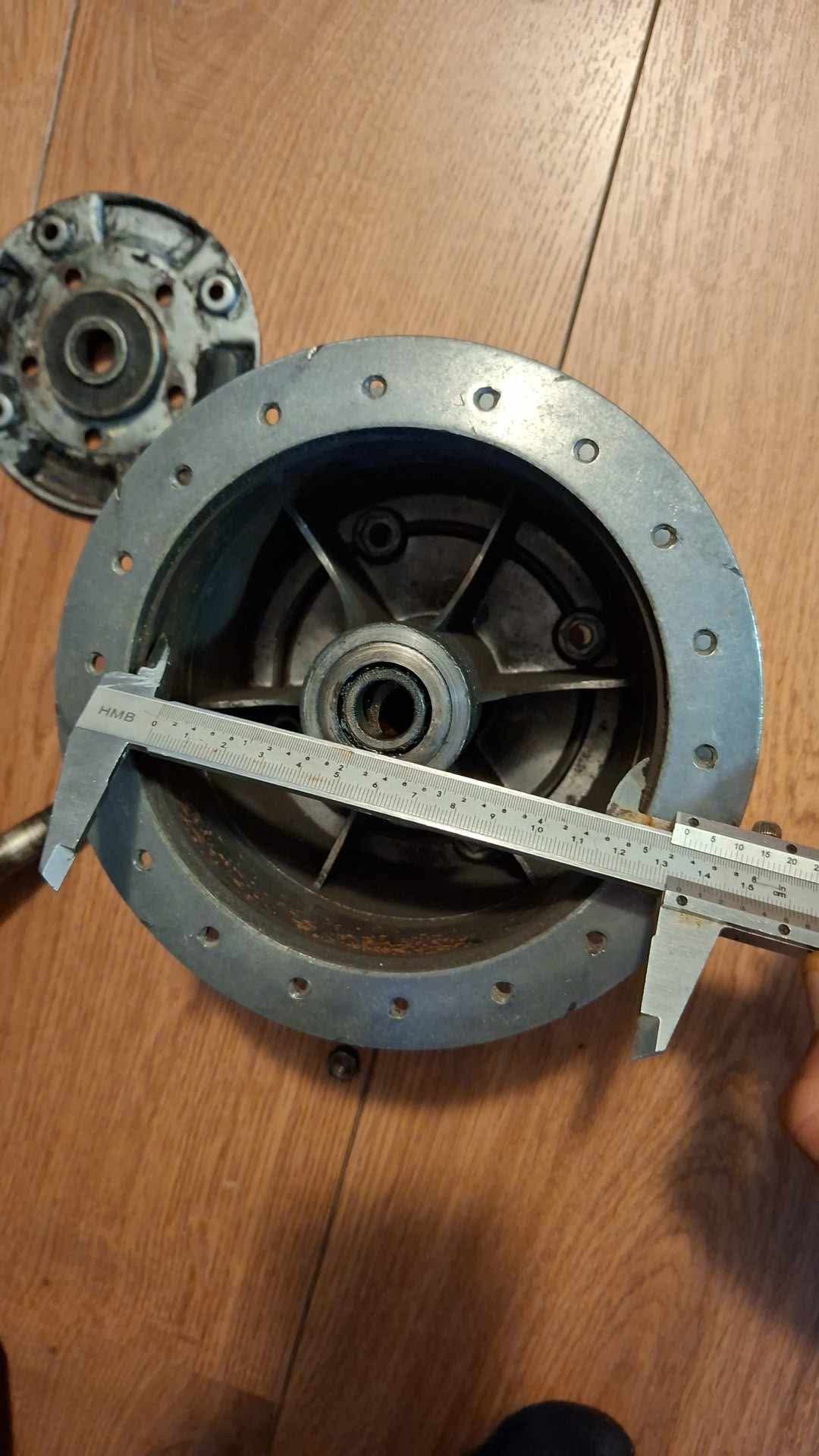 Grimeca Achternaaf GROOT incl. remankerplaat (136mm Remsegmenten / 186mm Buitendiameter) – Italiaanse Oldtimer / classic race